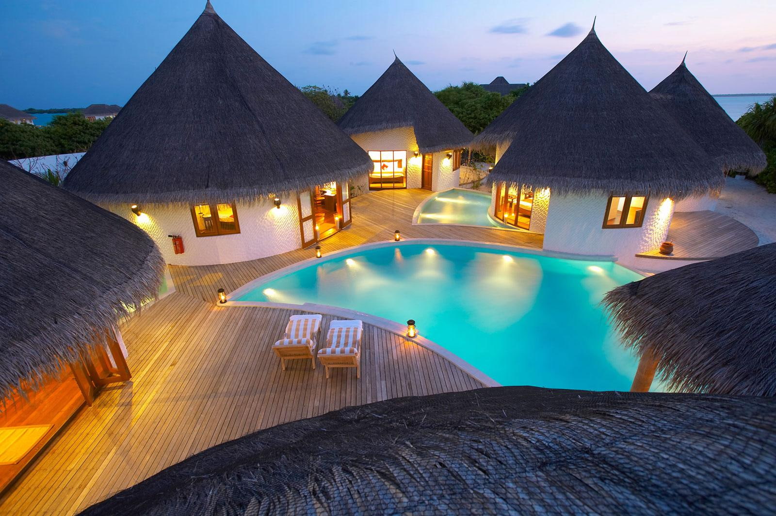 holiday, 720P, villas, tropical, pool, swimming, paradise, lights, hideawa, luxury, water, island, sunset, hotel, night, resort, HD Wallpaper