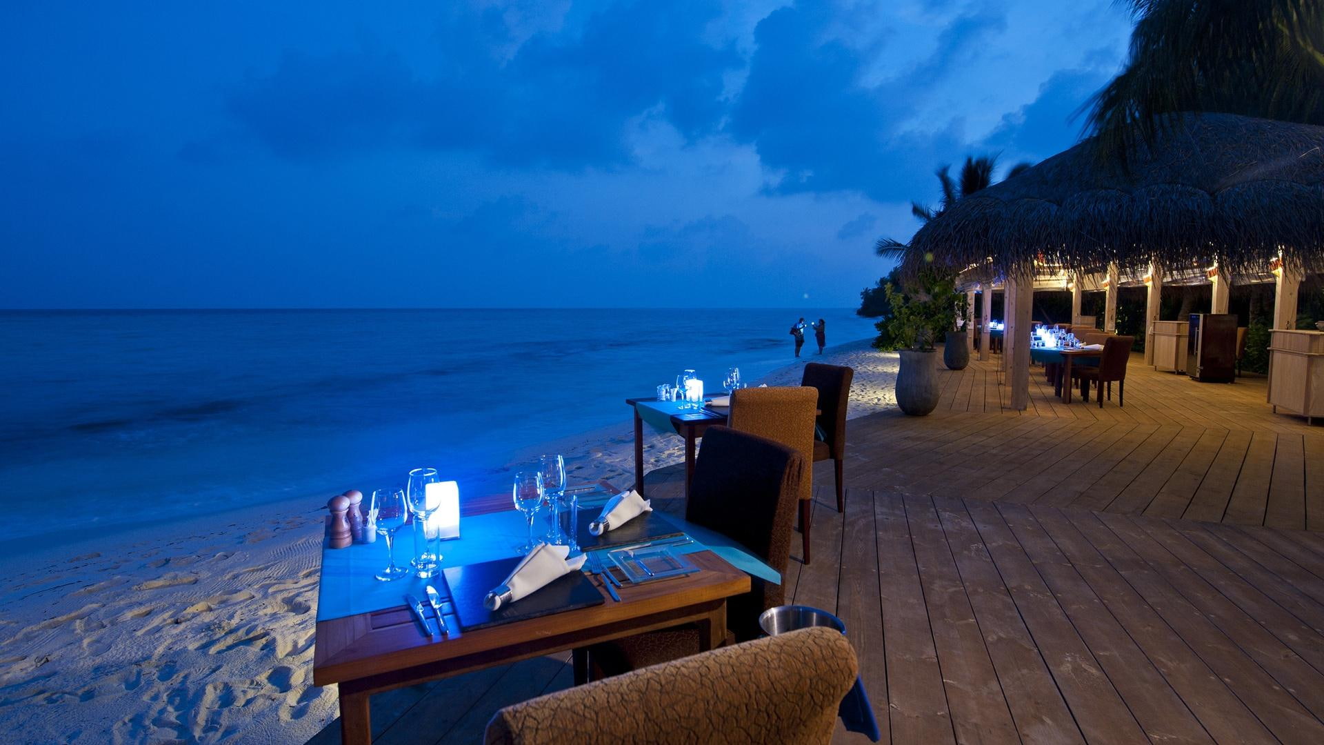 table, sand, padded, beaches, 1920x1080, restaurant, 1080P, palm, suede, brown, chair, exotic, HD Wallpaper