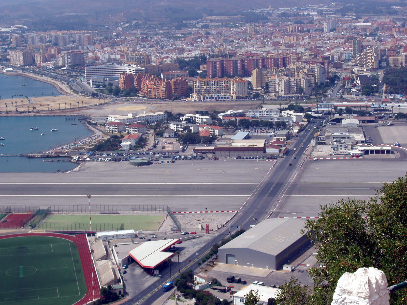 building, day, photos, concepci, architecture, aerial View, View, Rock of Gibraltar, la linea, airport, town, connection, airplane, La Línea de la Concepción, HD Wallpaper
