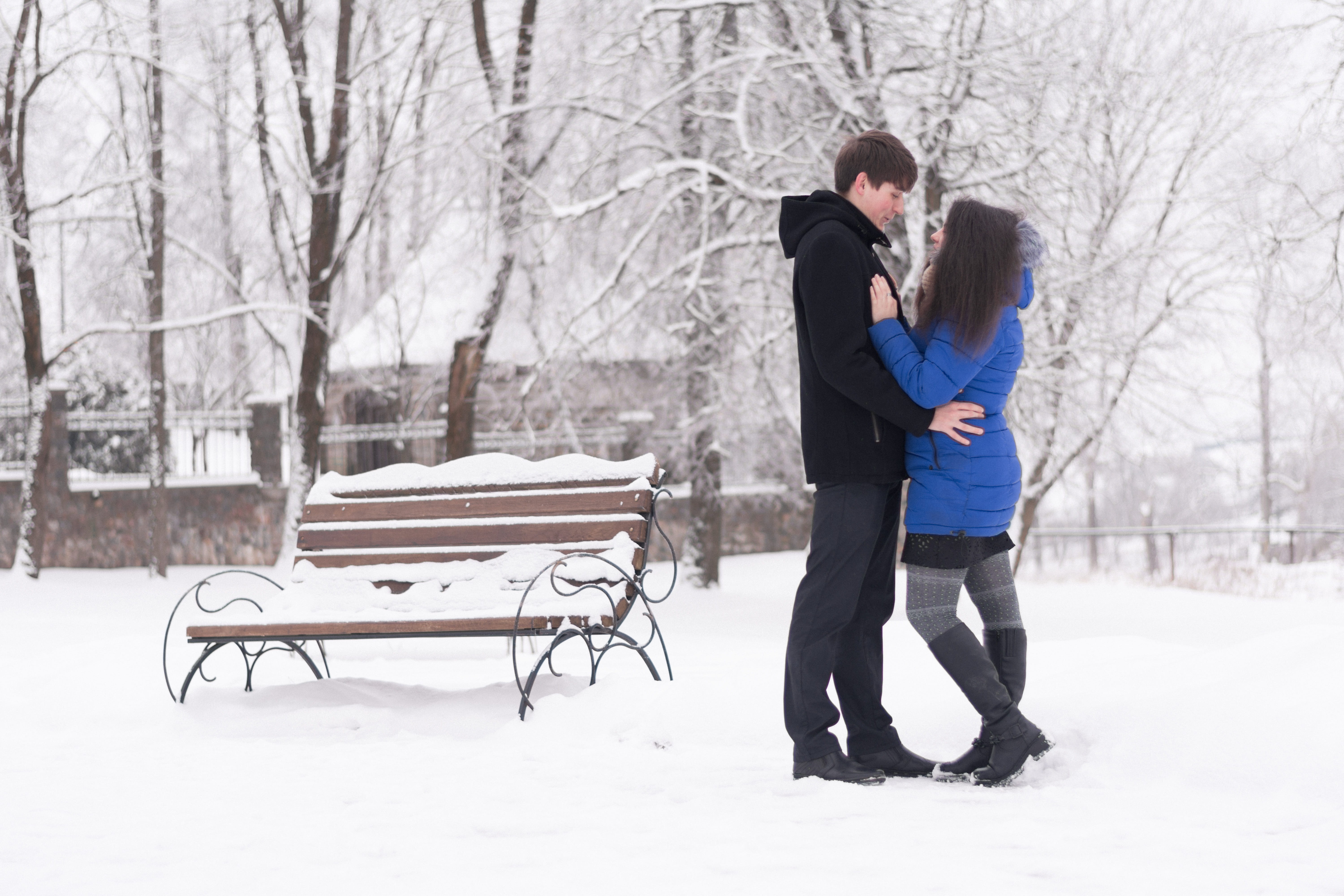 extreme weather, real people, closeness, full length, adult, outdoors, sweethearts, beauty, smile, lovers, nature, tenderness, woman, warm clothing, winter, HD Wallpaper
