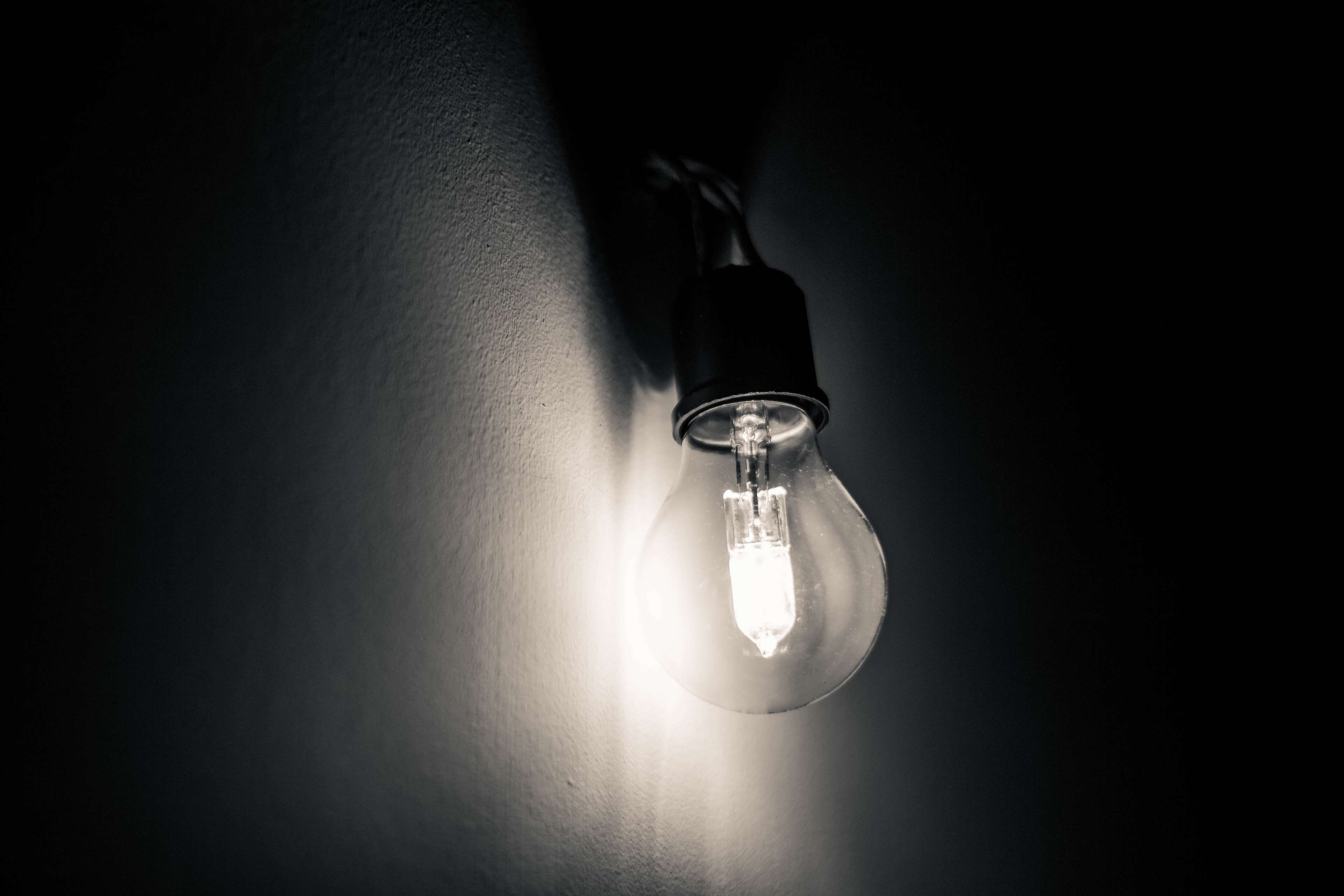 sombre, tamisee, ombres, black background, power supply, ceiling, luminosity, idea, studio shot, indoors, night, electric light, glowing, shadows, no people, HD Wallpaper