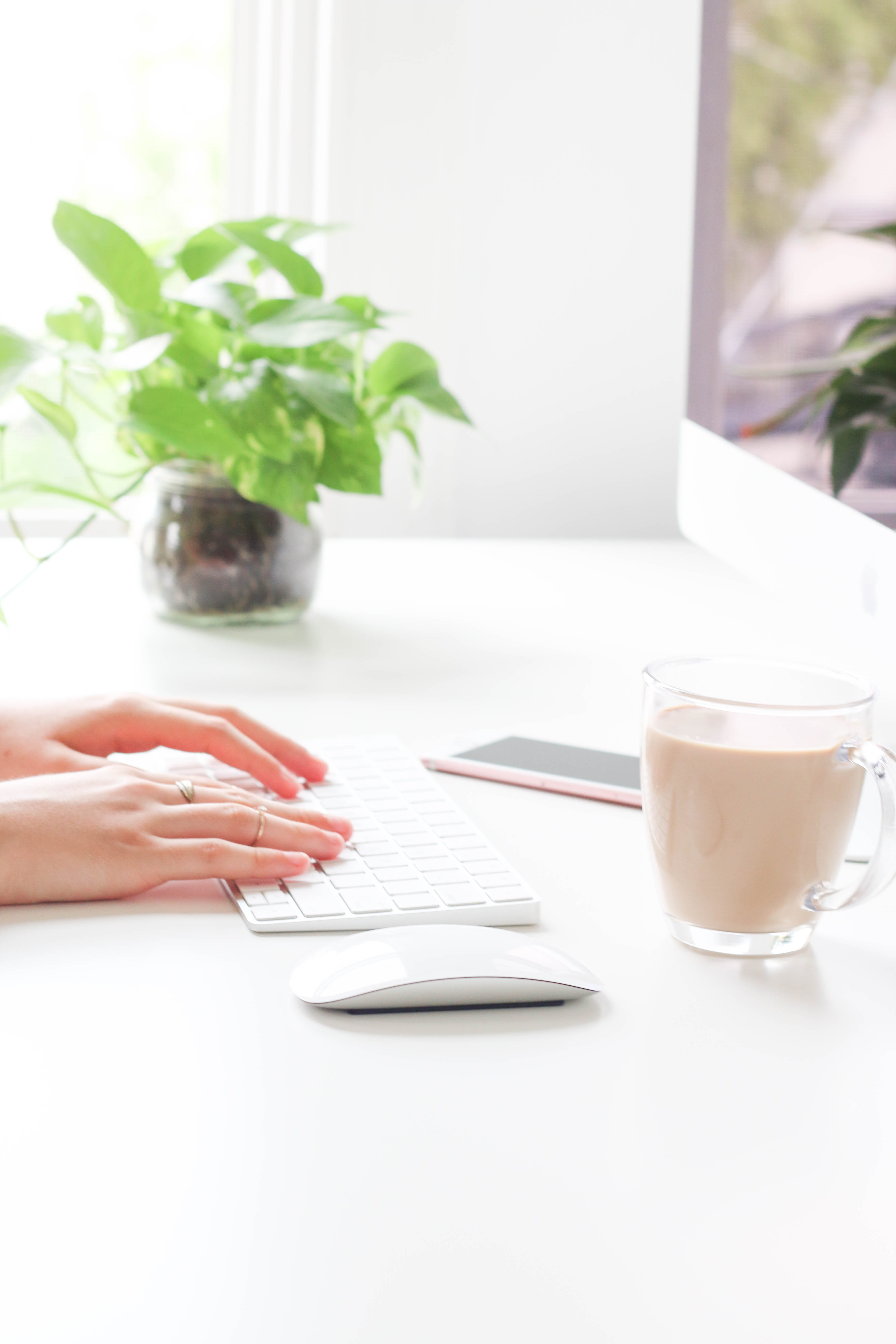 5K, one person, drink, using, mouse, table, mug, work space, real people, near, branding, wireless, finger, s, keyboard, gold, white, computer, food and drink, Phone HD Wallpaper