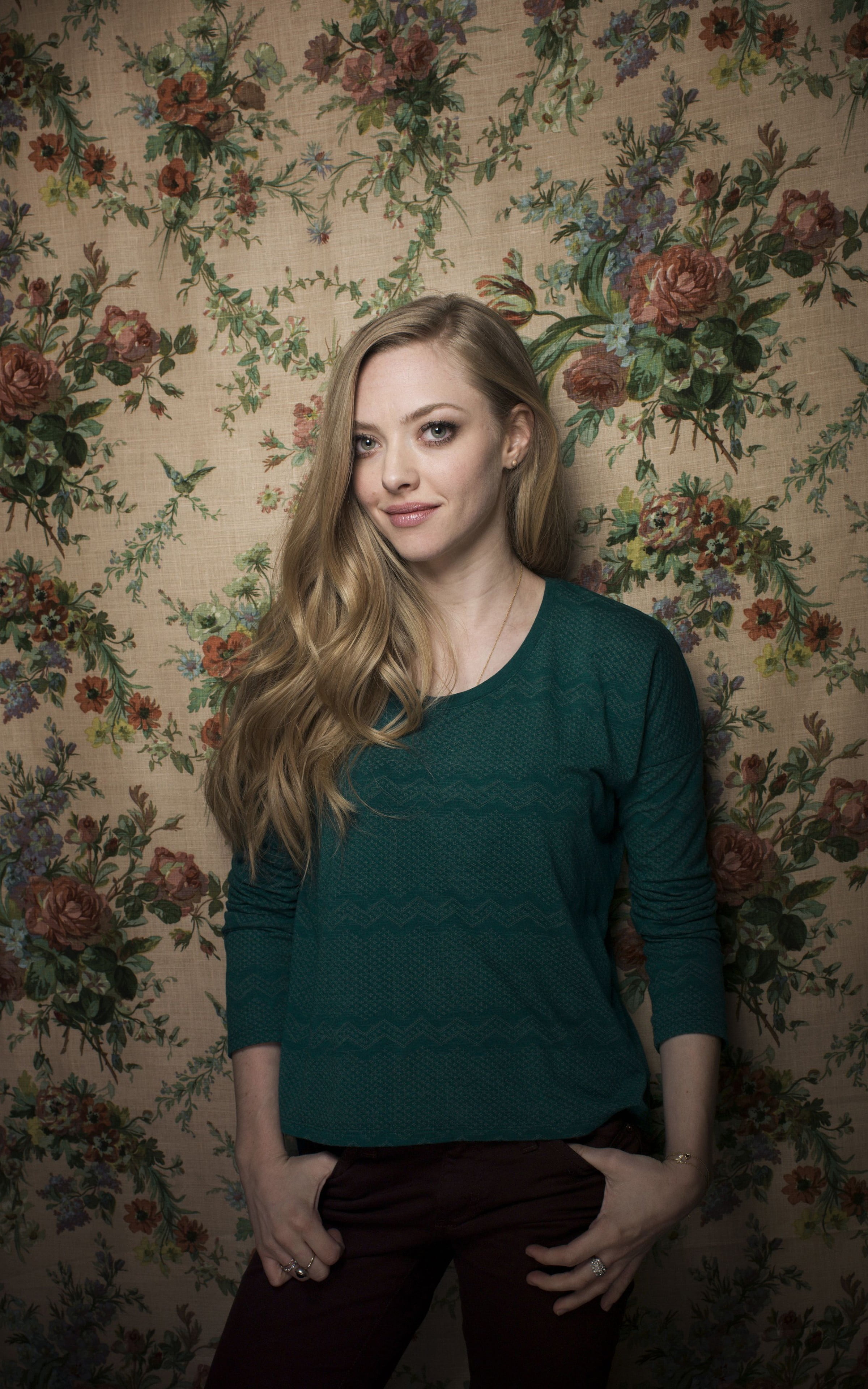 4K, beauty, Amanda Seyfried, blonde, smiling, young women, one person, long hair, blouse, standing, pattern, three quarter length, casual clothing, looking at viewer, Phone HD Wallpaper