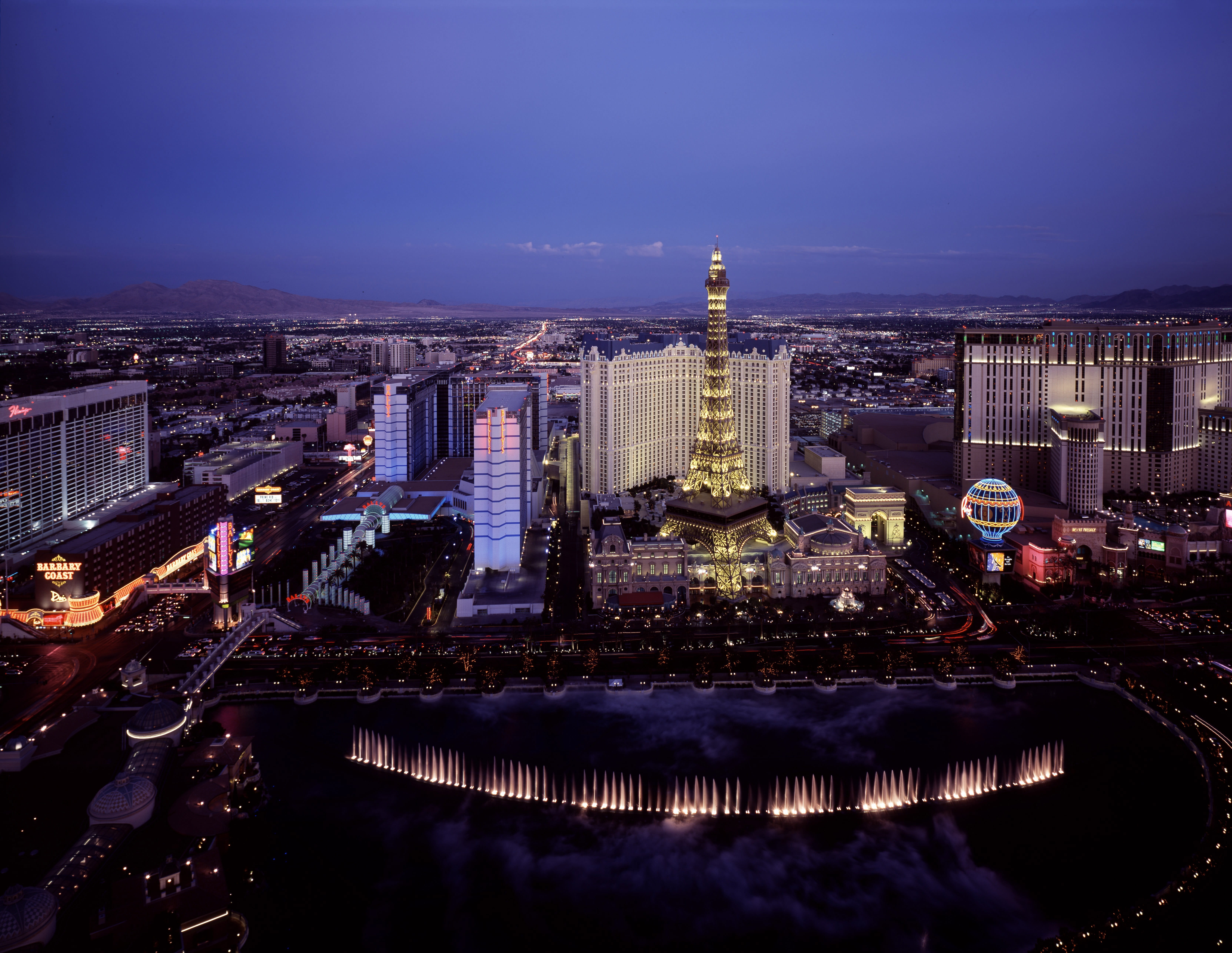 Night, urban Scene, sky, photo, connection, bridge - man made structure, nevada, United States, water, Nevada, dusk, downtown District, las, bridge, lights, HD Wallpaper