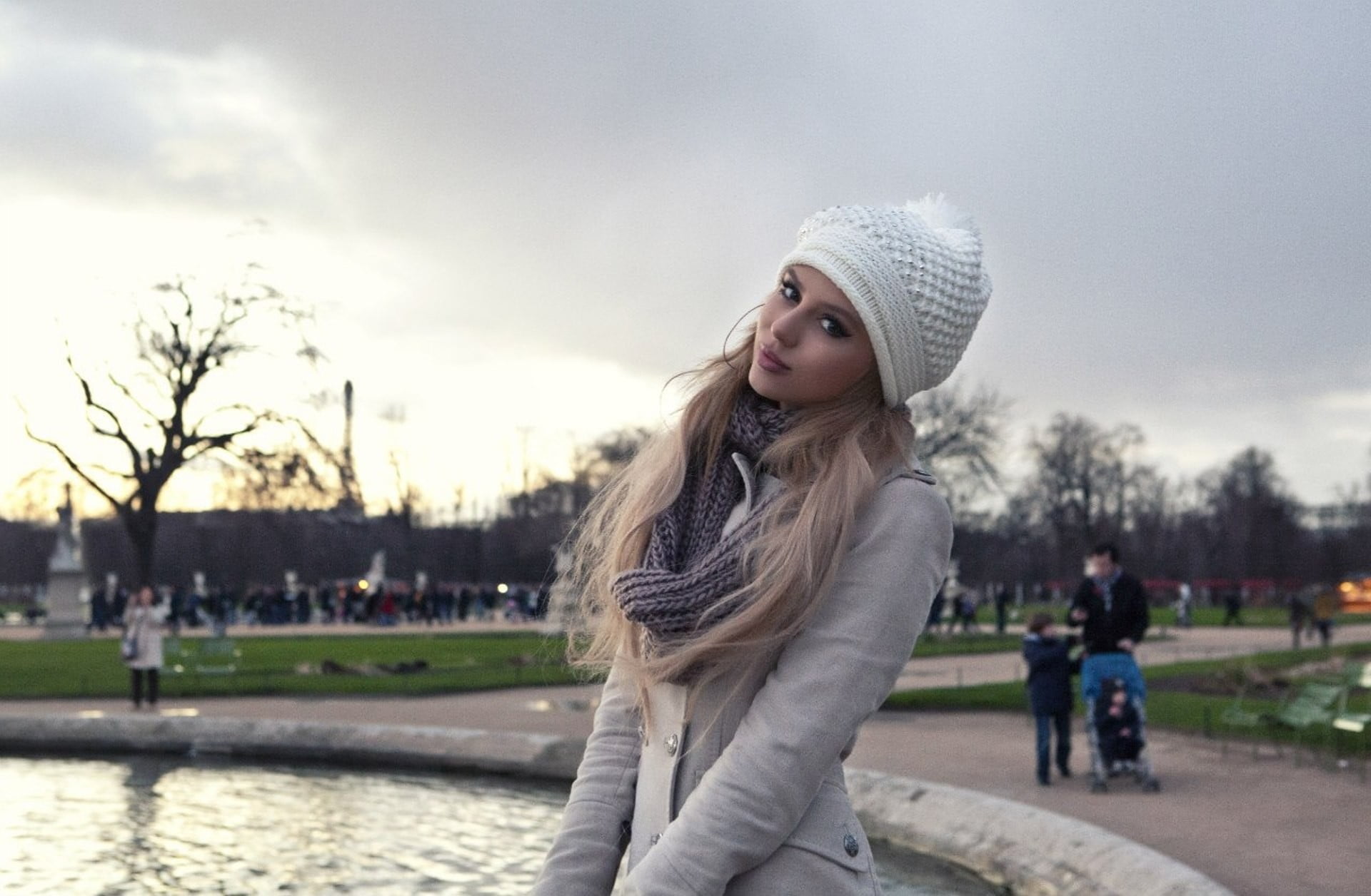 beautiful woman, Wool cap, looking at camera, clothing, blonde, hat, juicy lips, leisure activity, hairstyle, adult, long hair, Ekaterina Fetisova, young adult, HD Wallpaper