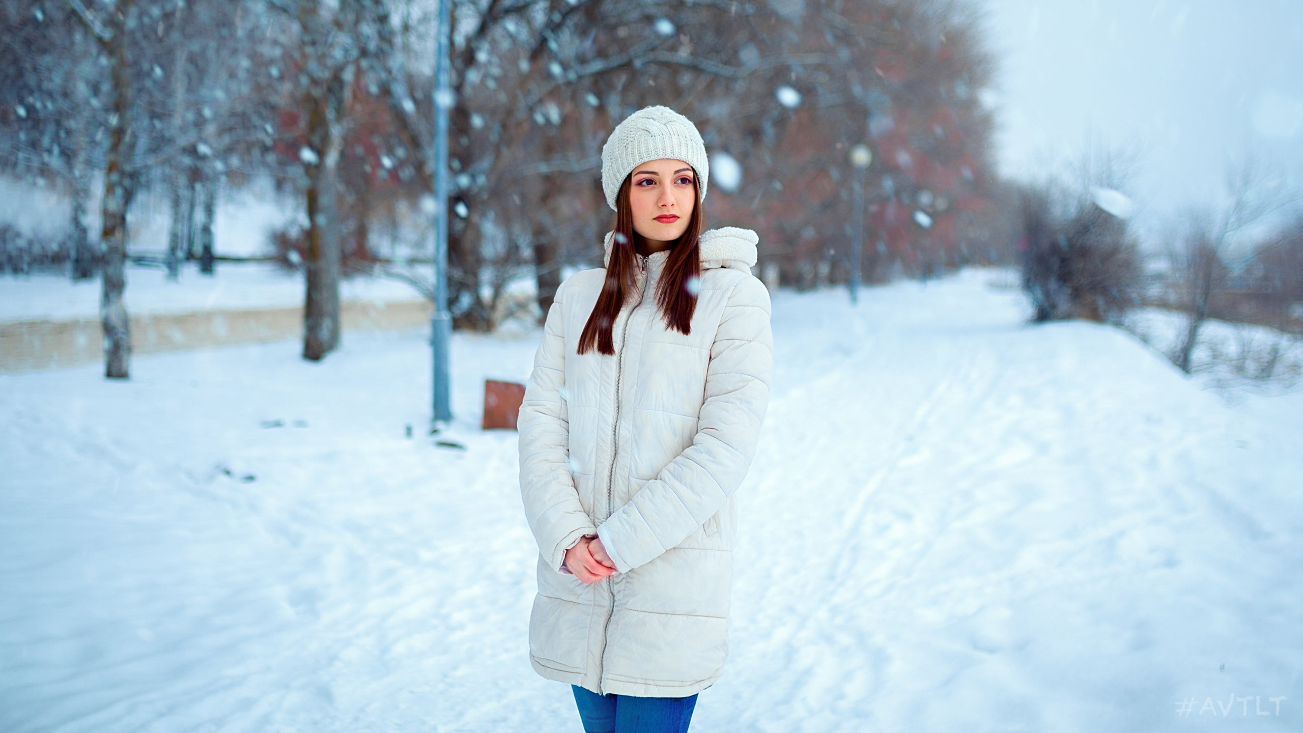 holding hands, winter, standing, snow, model, liza, straight hair, brunette, portrait, women, Aleksandr Suhar, jacket, looking away, outdoors, snowing, HD Wallpaper