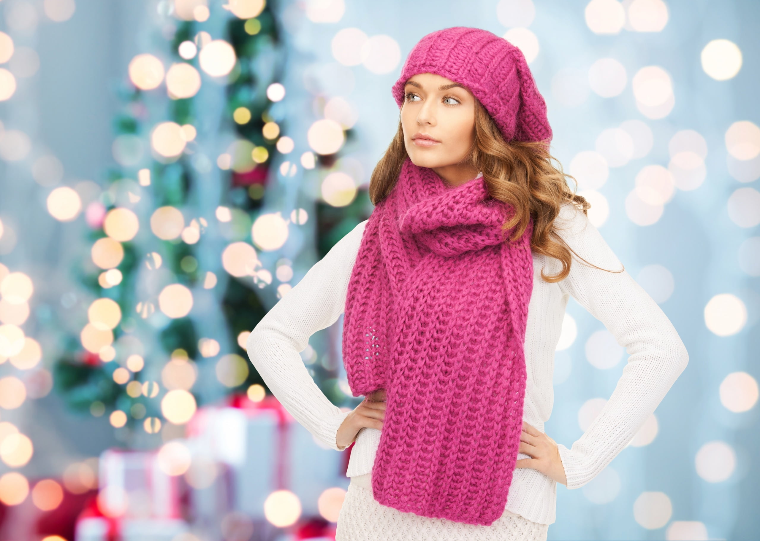brunette, Christmas Tree, white sweater, women, sweater, scarf, 2K, model, Wool cap, HD Wallpaper