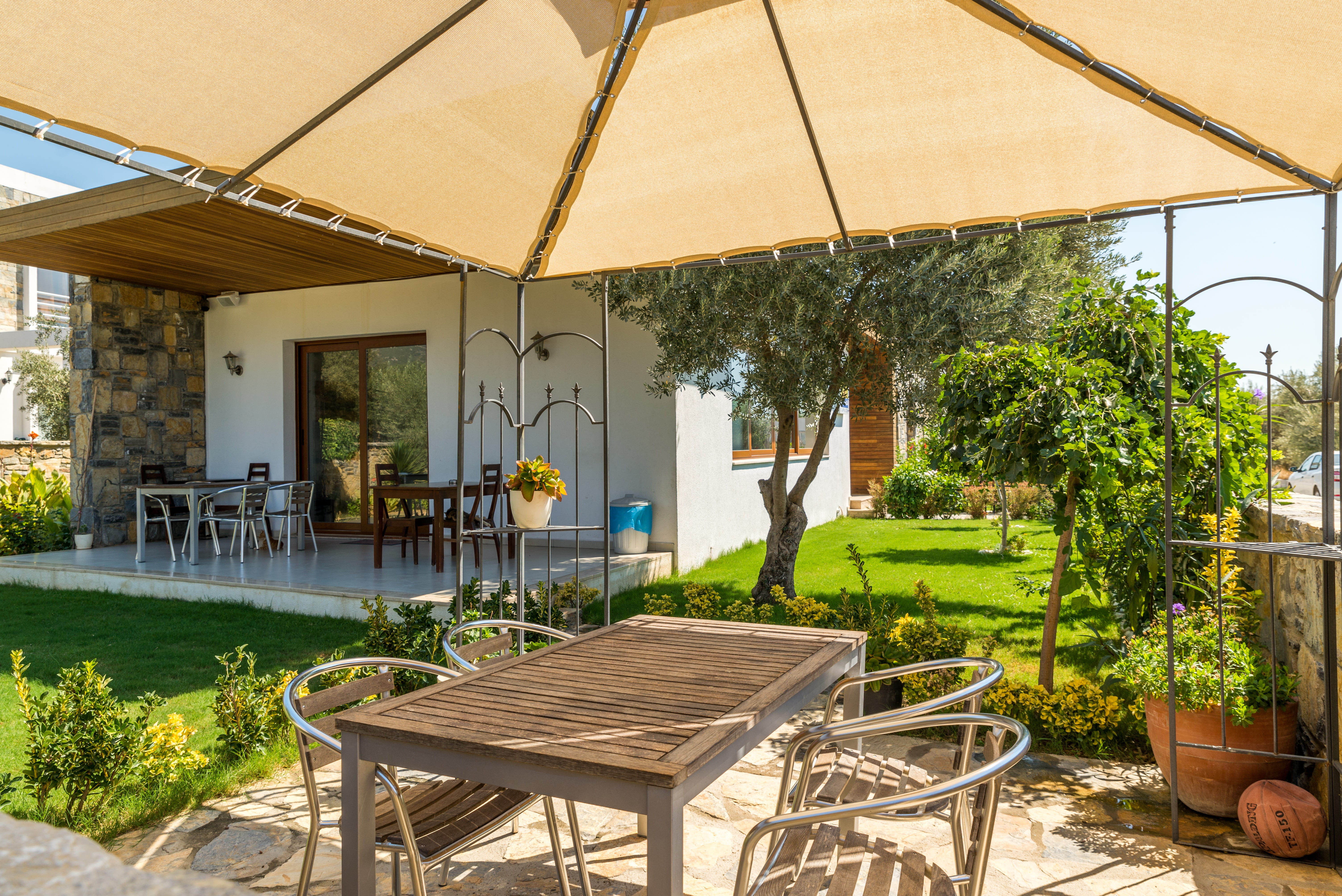 modern, built structure, sunlight, restaurant, table, nature, seat, swimming pool, carthage tour, growth, building exterior, turkey, front or back yard, HD Wallpaper