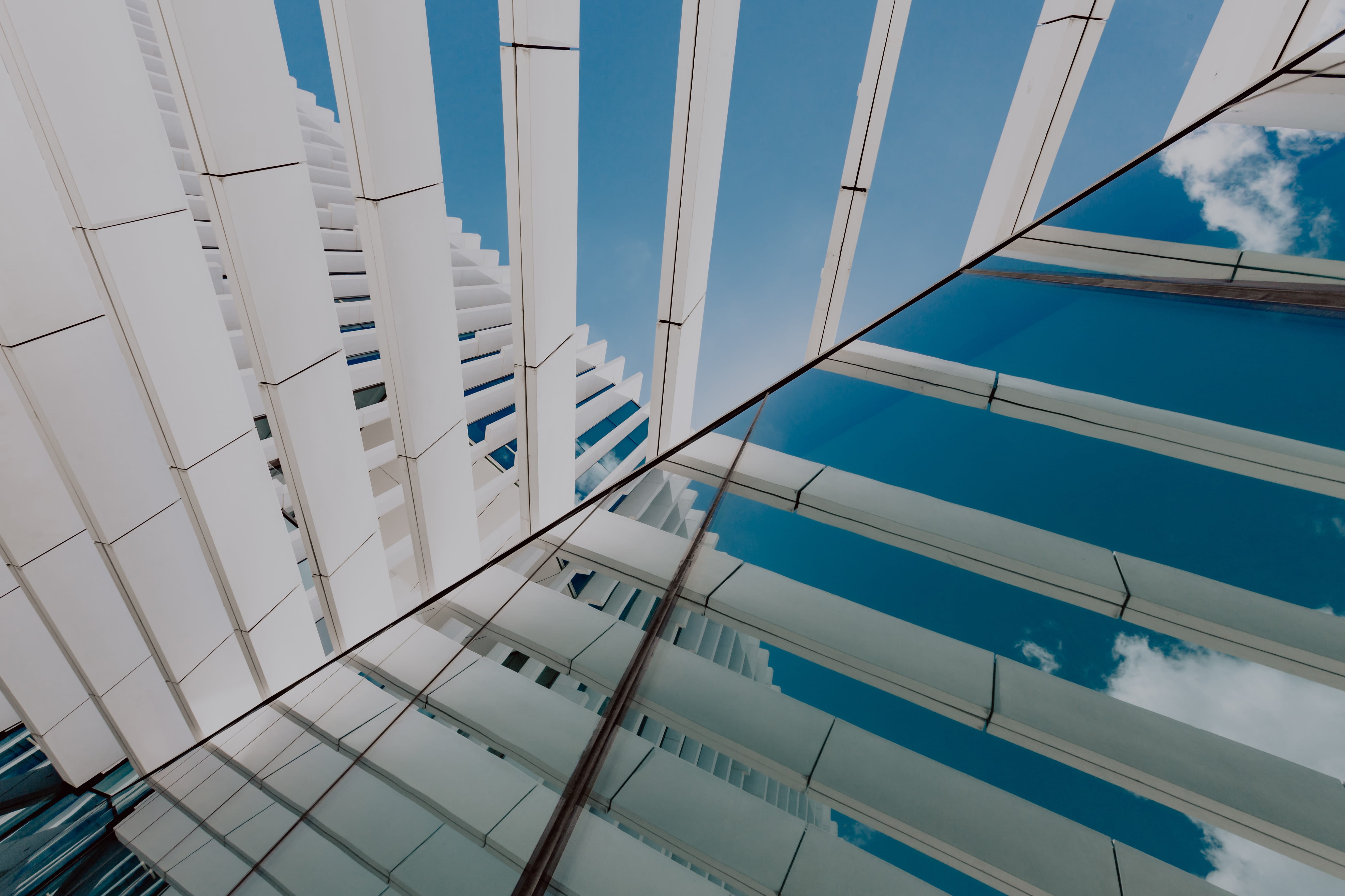 white, contemporary, sunlight, reflection, built structure, office building exterior, day, headquarters, office, 5K, outdoors, ceiling, city, sky, white color, HD Wallpaper