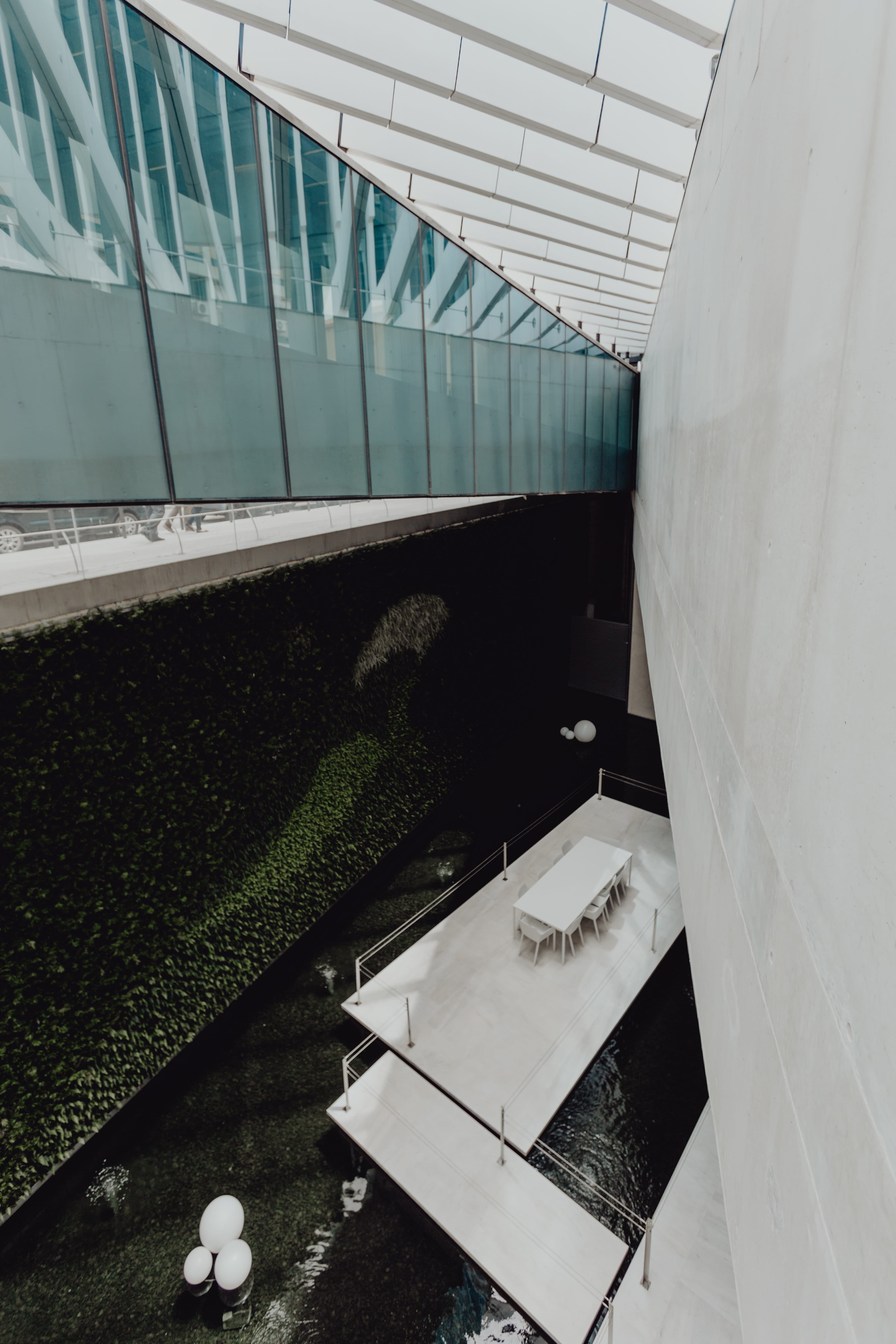 minimalist, water, wall - building feature, indoors, sport, grass, high angle view, lisbon, 5K, sunlight, built structure, white color, aires, architecture, Phone HD Wallpaper