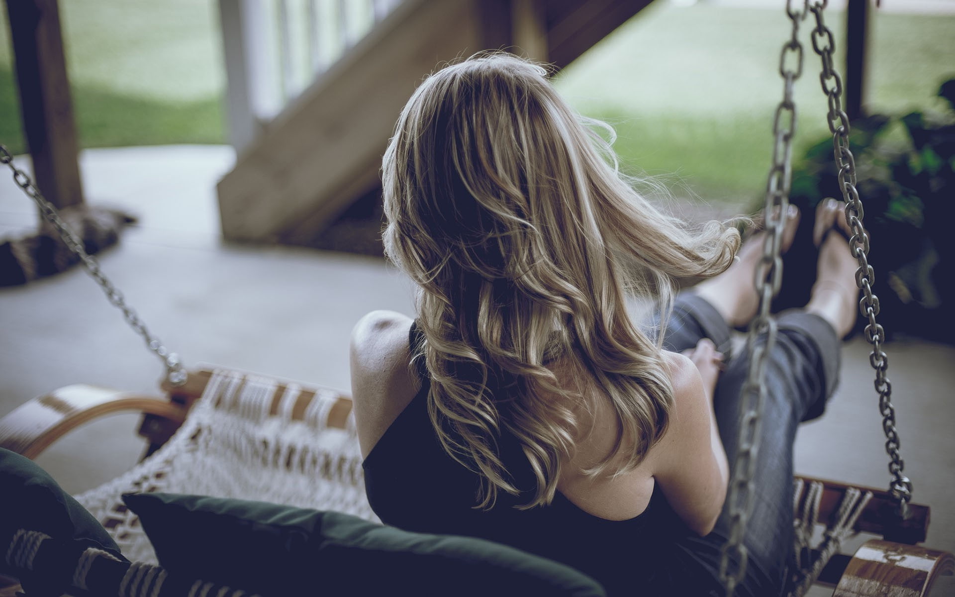 long hair, playing, one person, lifestyles, hairstyle, day, casual clothing, sitting, hair, leisure activity, adult, musical instrument, blond hair, music, HD Wallpaper