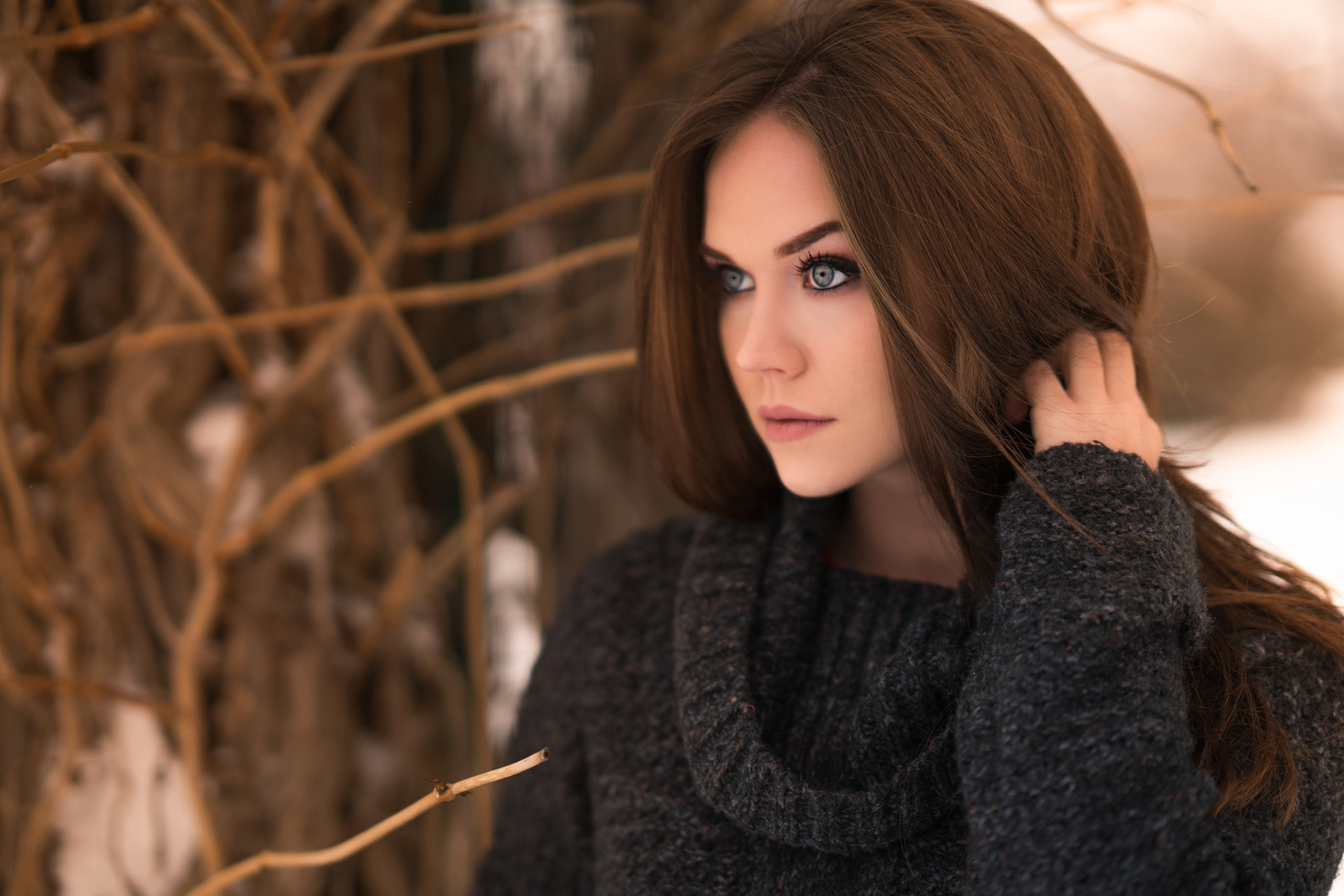 looking away, portrait, depth of field, women, sweater, 1080P, HD Wallpaper