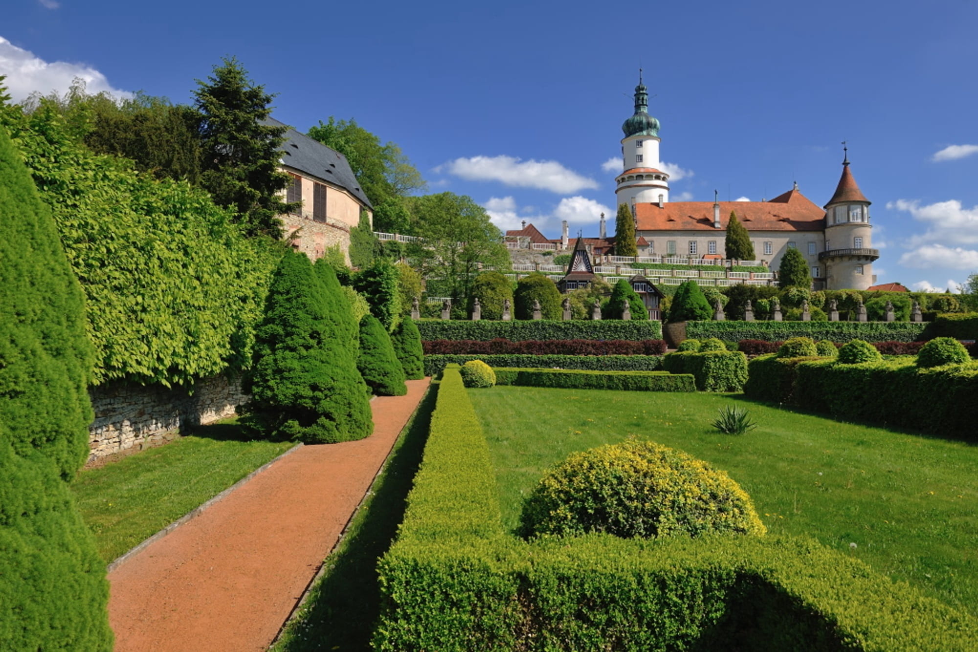 garden path, building, sky, green color, growth, tree, 1080P, day, plant, no people, travel destinations, outdoors, garden, grass, nove mesto nad metuji, HD Wallpaper