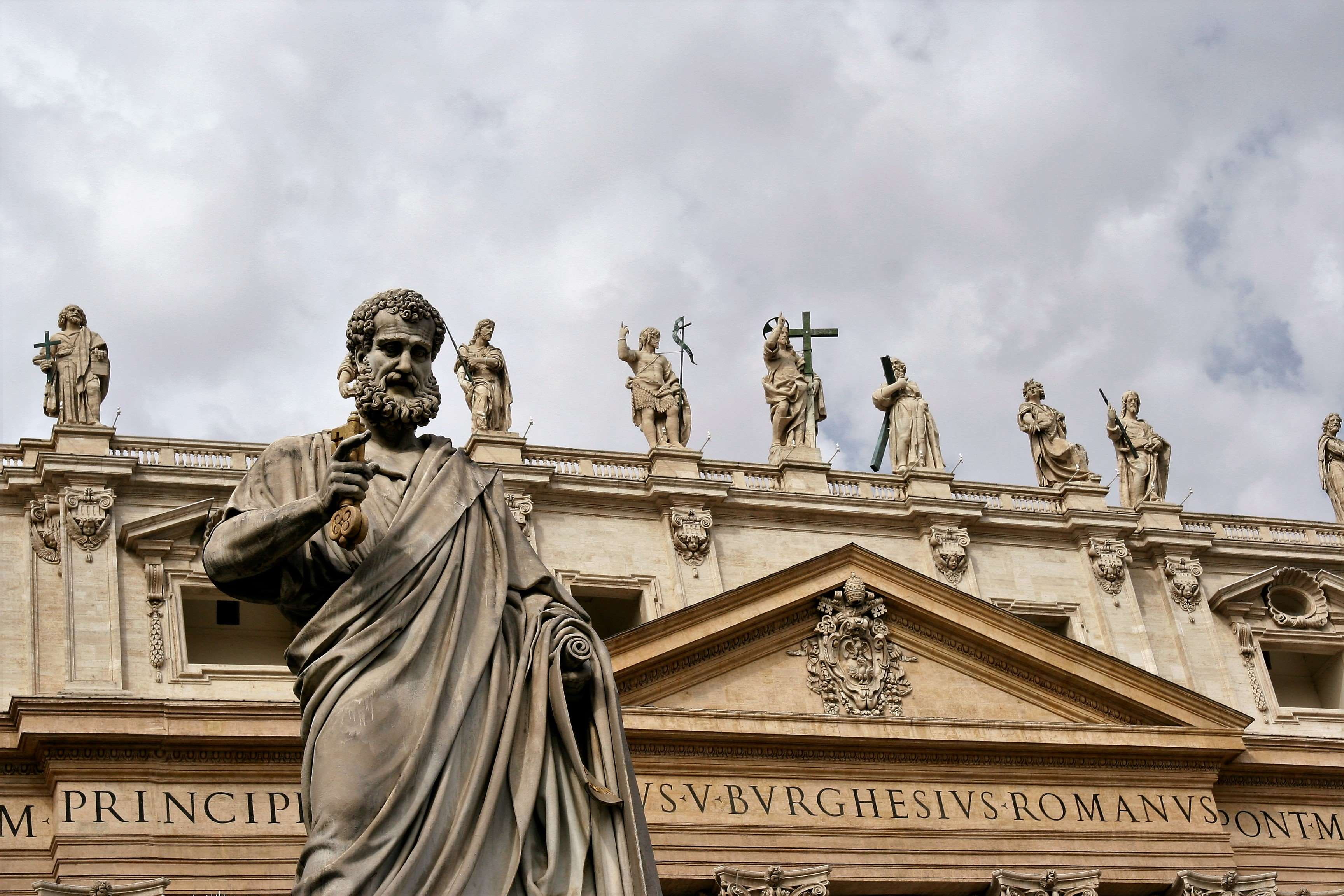 cloud - sky, sky, government, tourism, vatican, no people, building exterior, day, representation, 2K, sculpture, art and craft, memorial, male likeness, HD Wallpaper