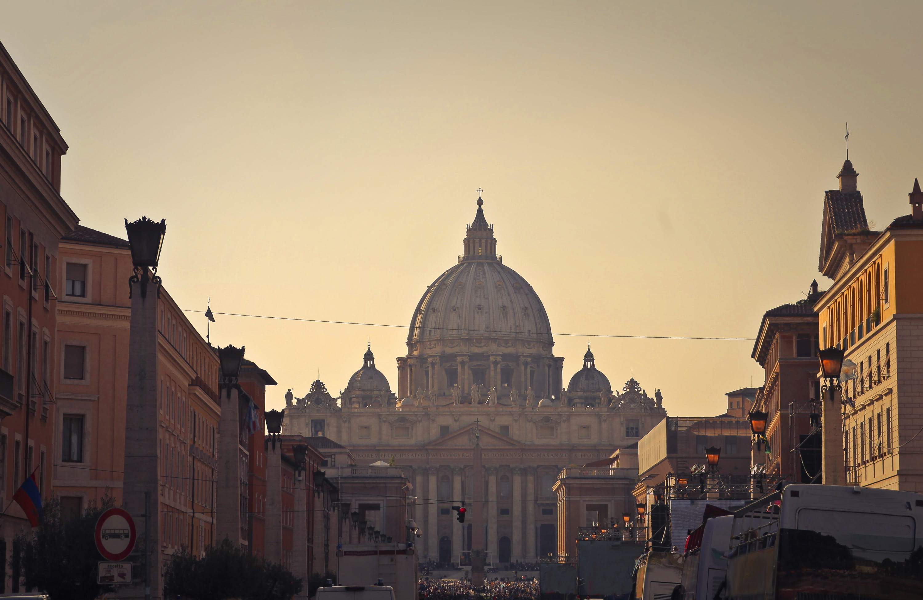 church, 2K, outdoor, european, spirituality, square, outdoors, saint, old, st peter, culture, place of worship, night, dusk, architecture, time, day, built structure, HD Wallpaper