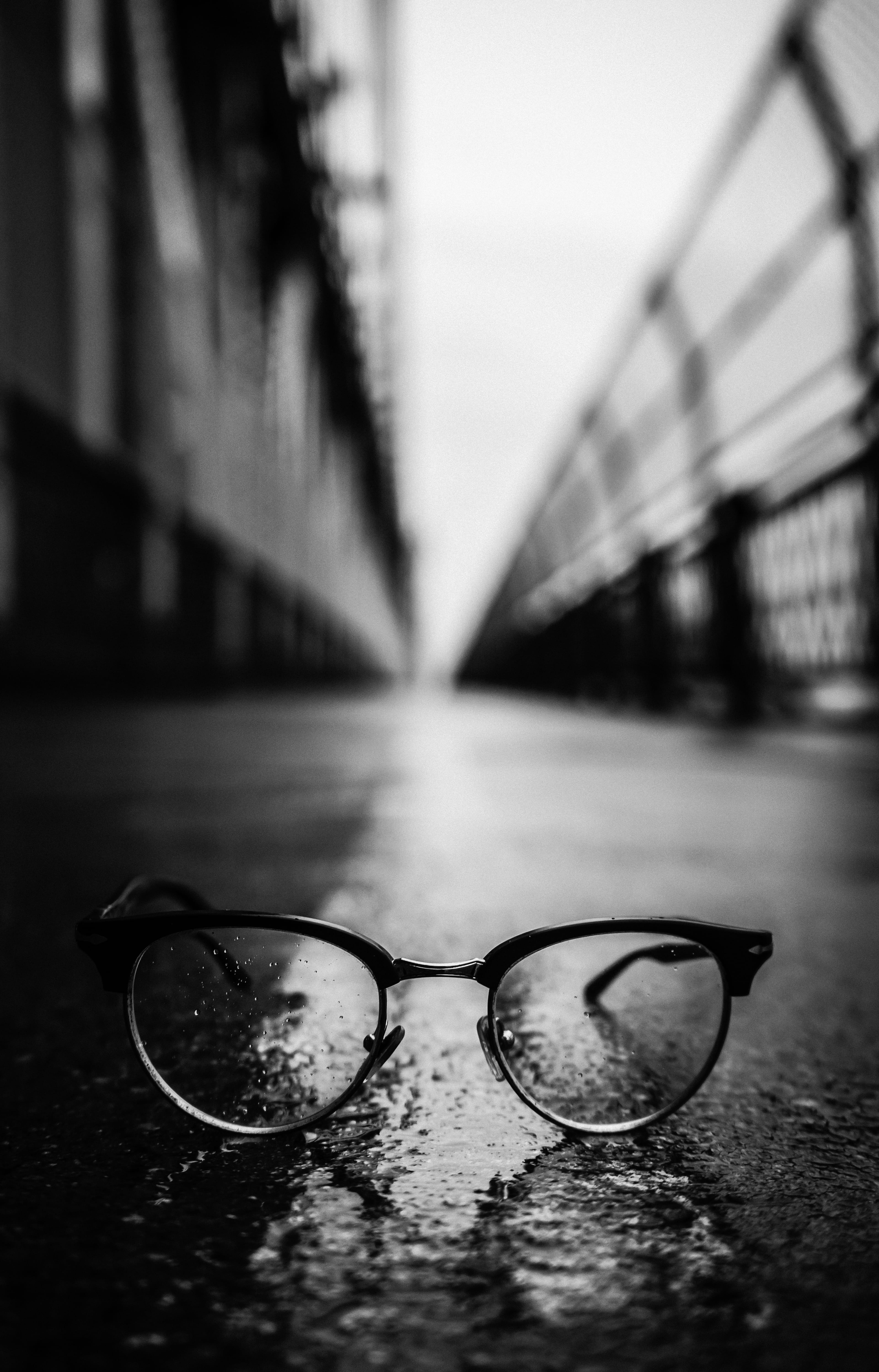 urban, monochrome, single Object, new york city, street, old-fashioned, sepia Toned, art, sunlight, new york, bridge, clubmaster, Phone HD Wallpaper
