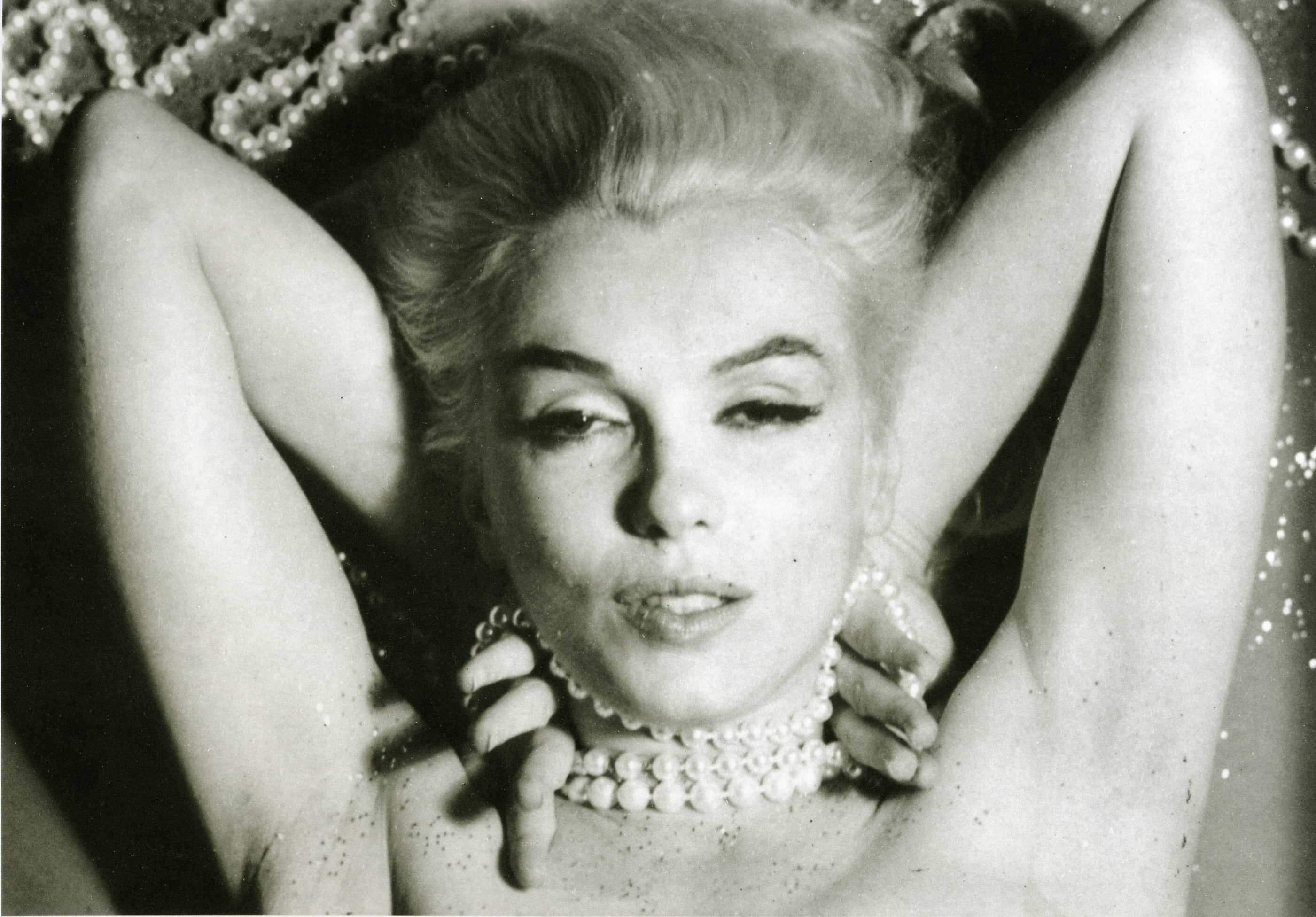 Marilyn Monroe, front view, real people, close-up, happiness, 2K, emotion, headshot, actress, young adult, arms raised, vintage, beautiful woman, women, HD Wallpaper