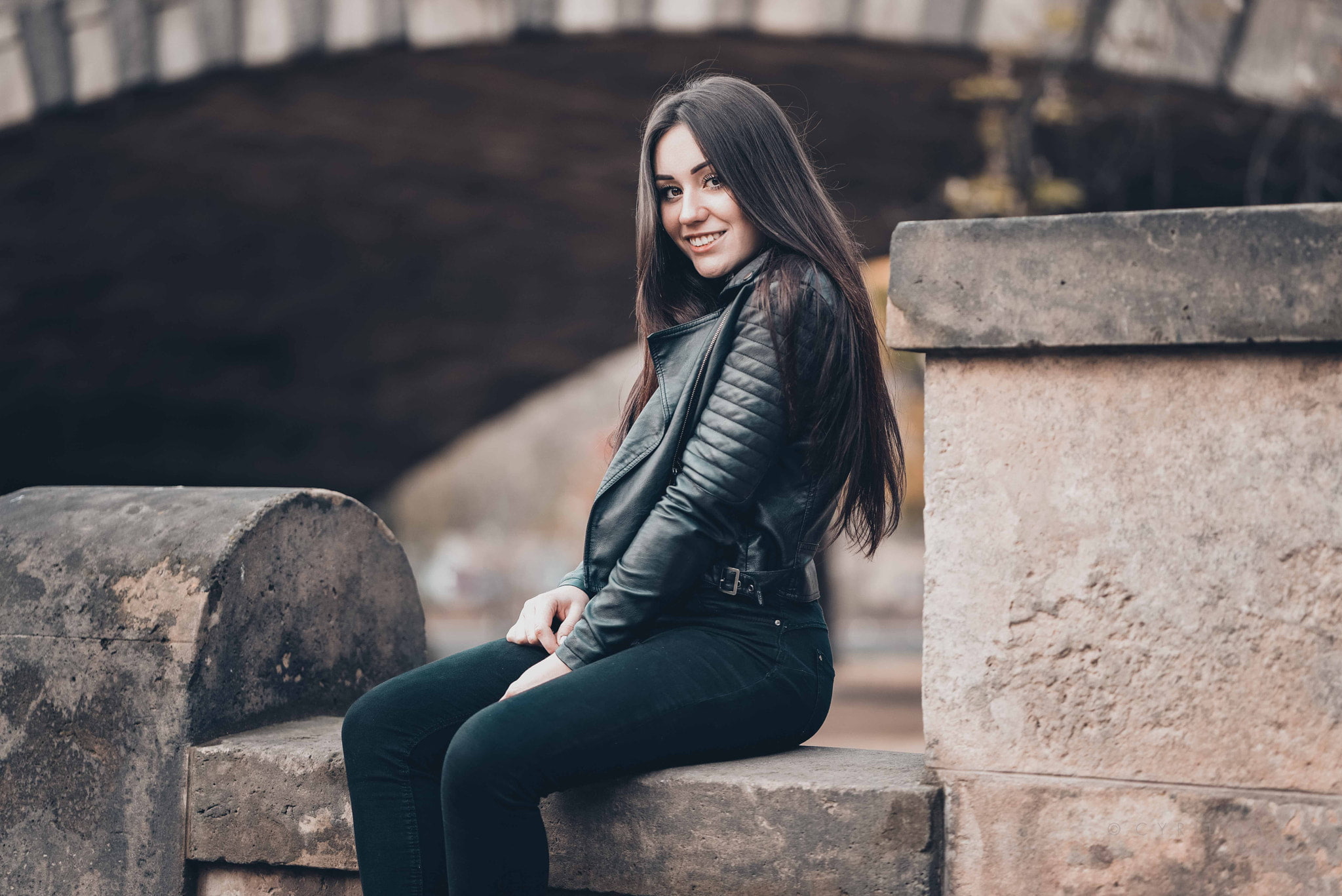 sitting, Cyril Max, jeans, looking at viewer, smiling, depth of field, straight hair, 1080P, women outdoors, long hair, women, brunette, leather jackets, HD Wallpaper