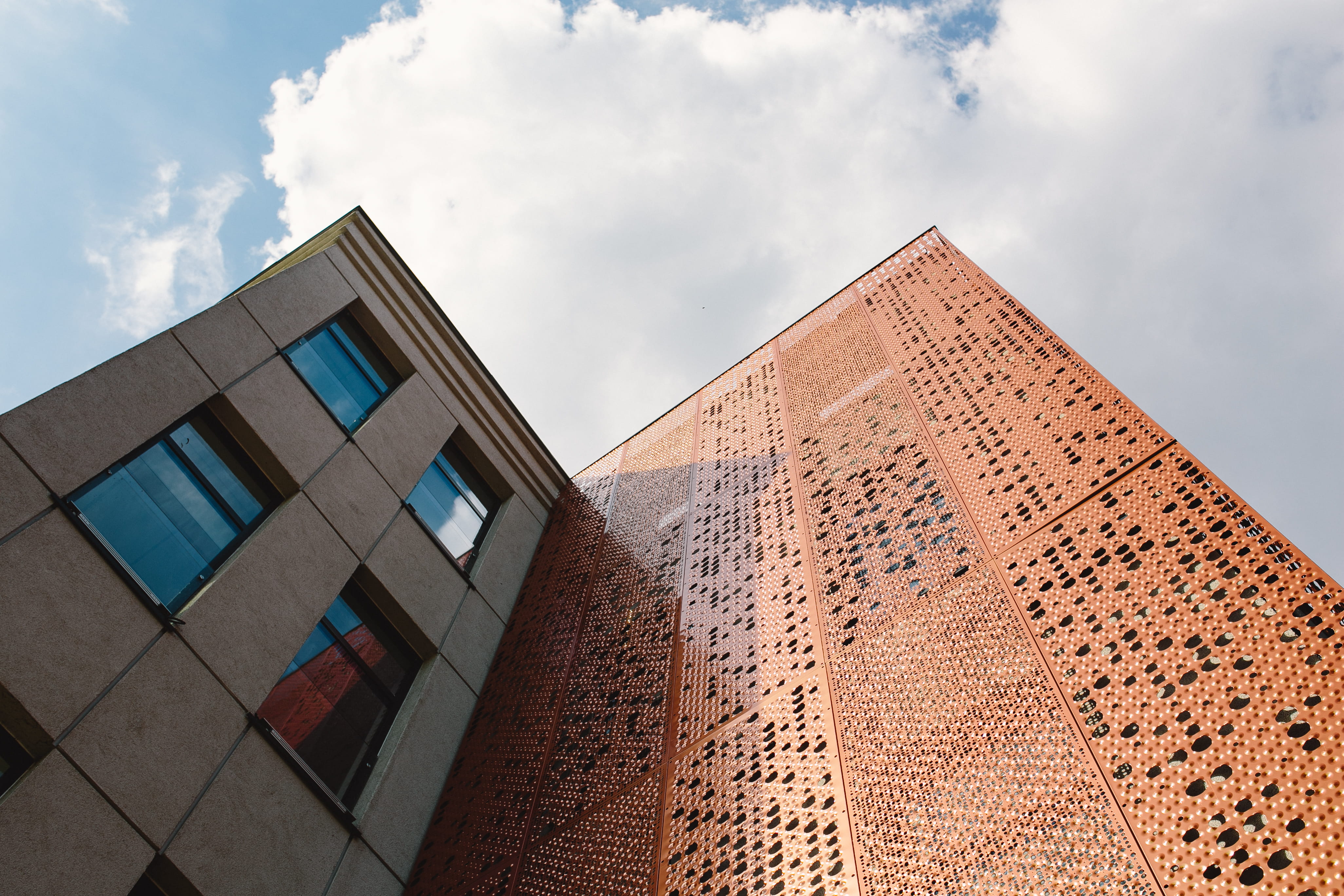 cloud - sky, architecture And Buildings, wall - building feature, office building exterior, Architecture, vintage, modern, tower, skyscraper, tall - high, HD Wallpaper
