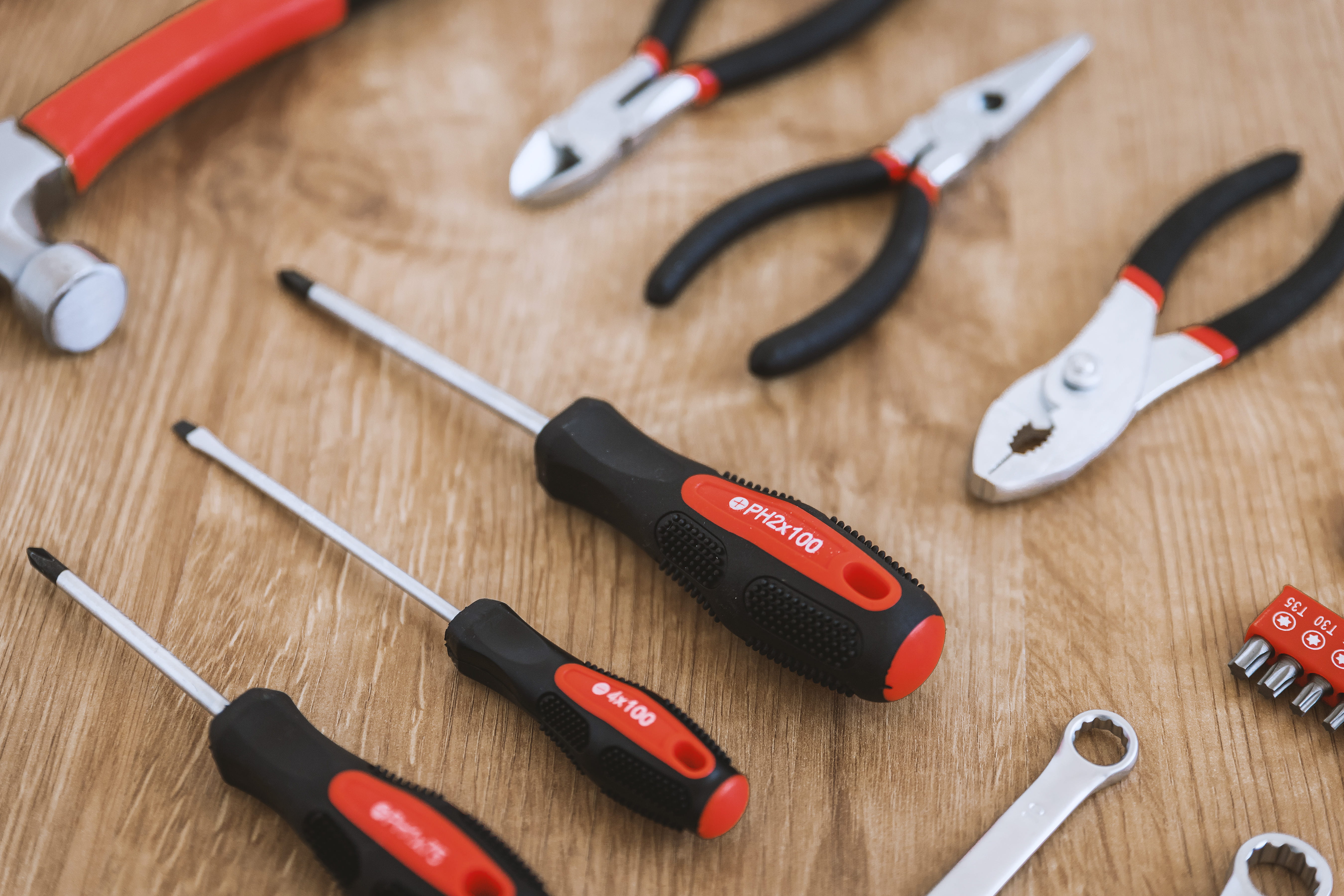 construction, wooden, hairdresser, choice, variation, tools, high angle view, work tool, group of objects, still life, indoors, tool, no people, scissors, HD Wallpaper