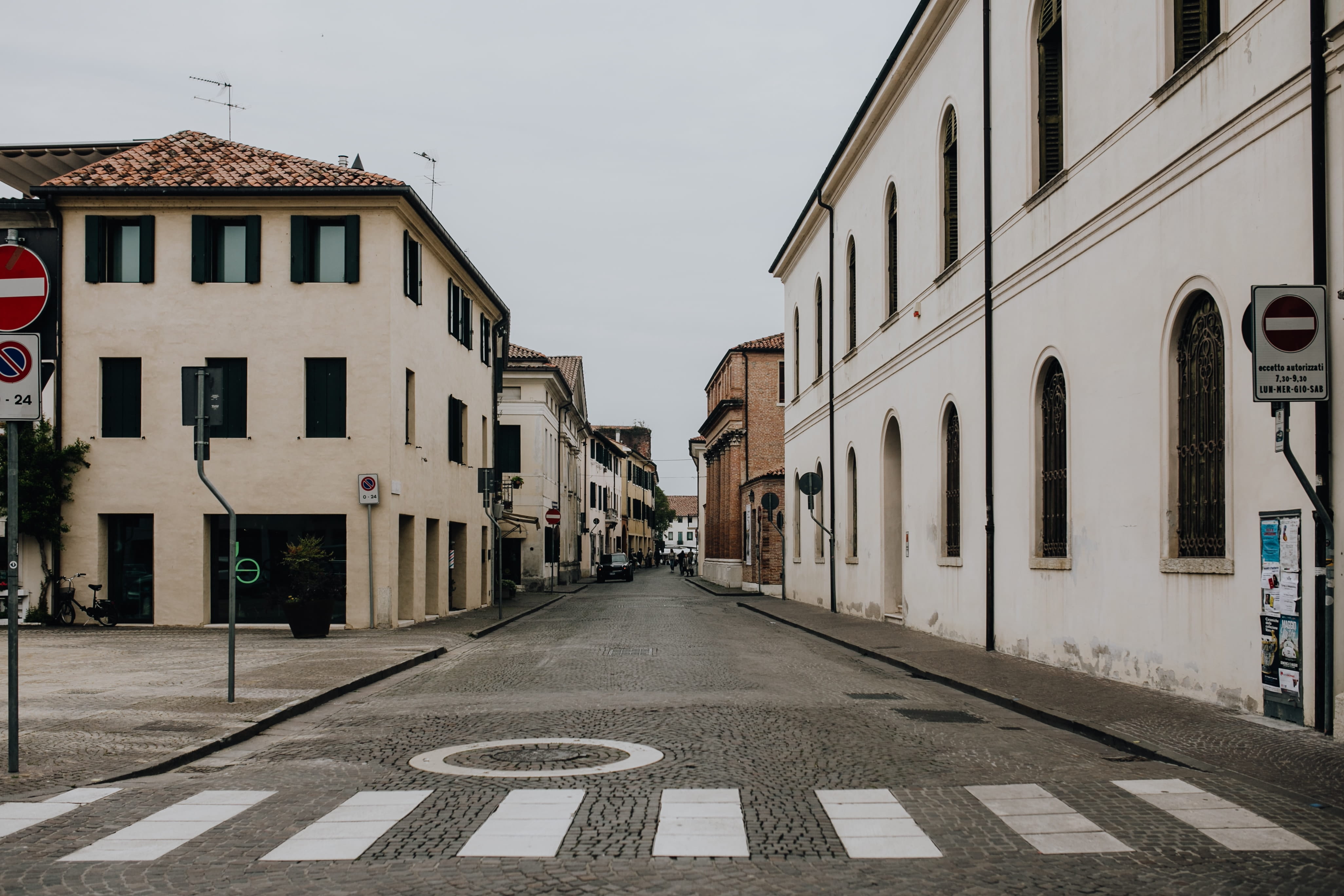 city, may, built structure, symbol, nature, sky, diminishing perspective, veneto, building exterior, road marking, castelfranco veneto, outdoors, long, HD Wallpaper