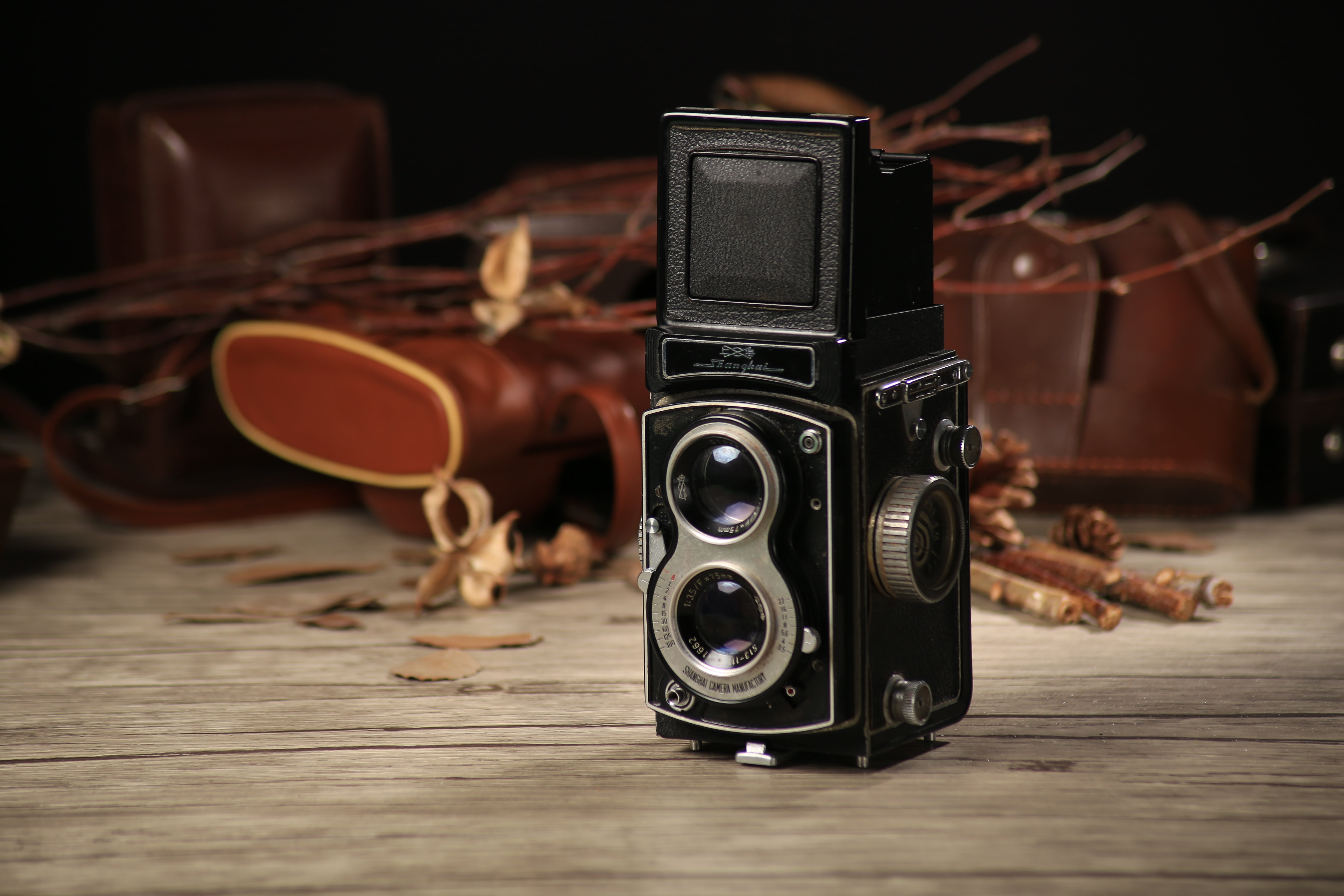 retro styled, twin-lens reflex camera, still life, photograph, old camera, leather, nostalgia, rolleiflex, creativity, indoors, obsolete, table, focus on foreground, HD Wallpaper