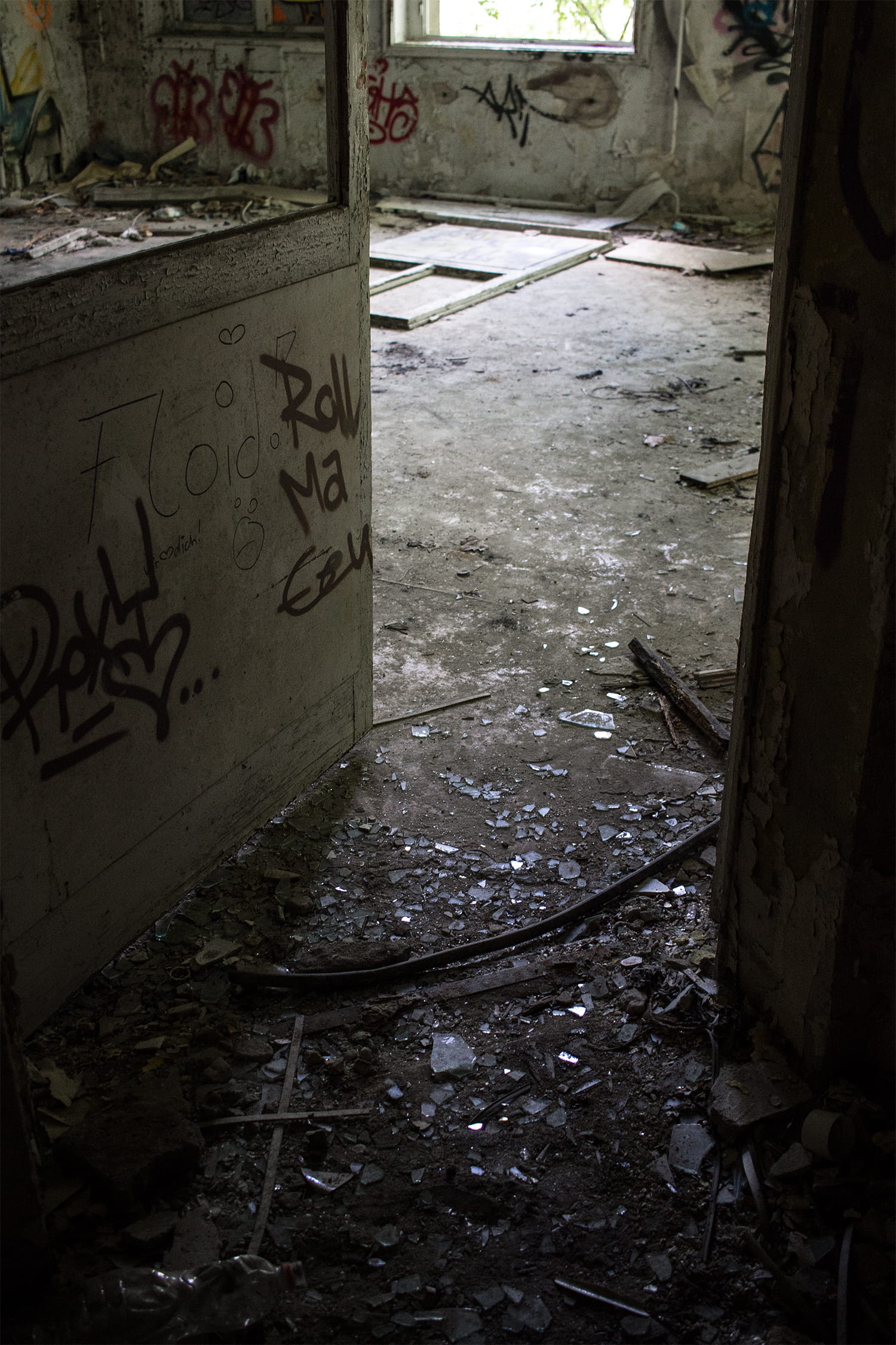 graffiti, architecture, abandoned building, 1080P, old, message, abandoned, spooky, built structure, art and craft, high angle view, tag, graffito, glass, Phone HD Wallpaper