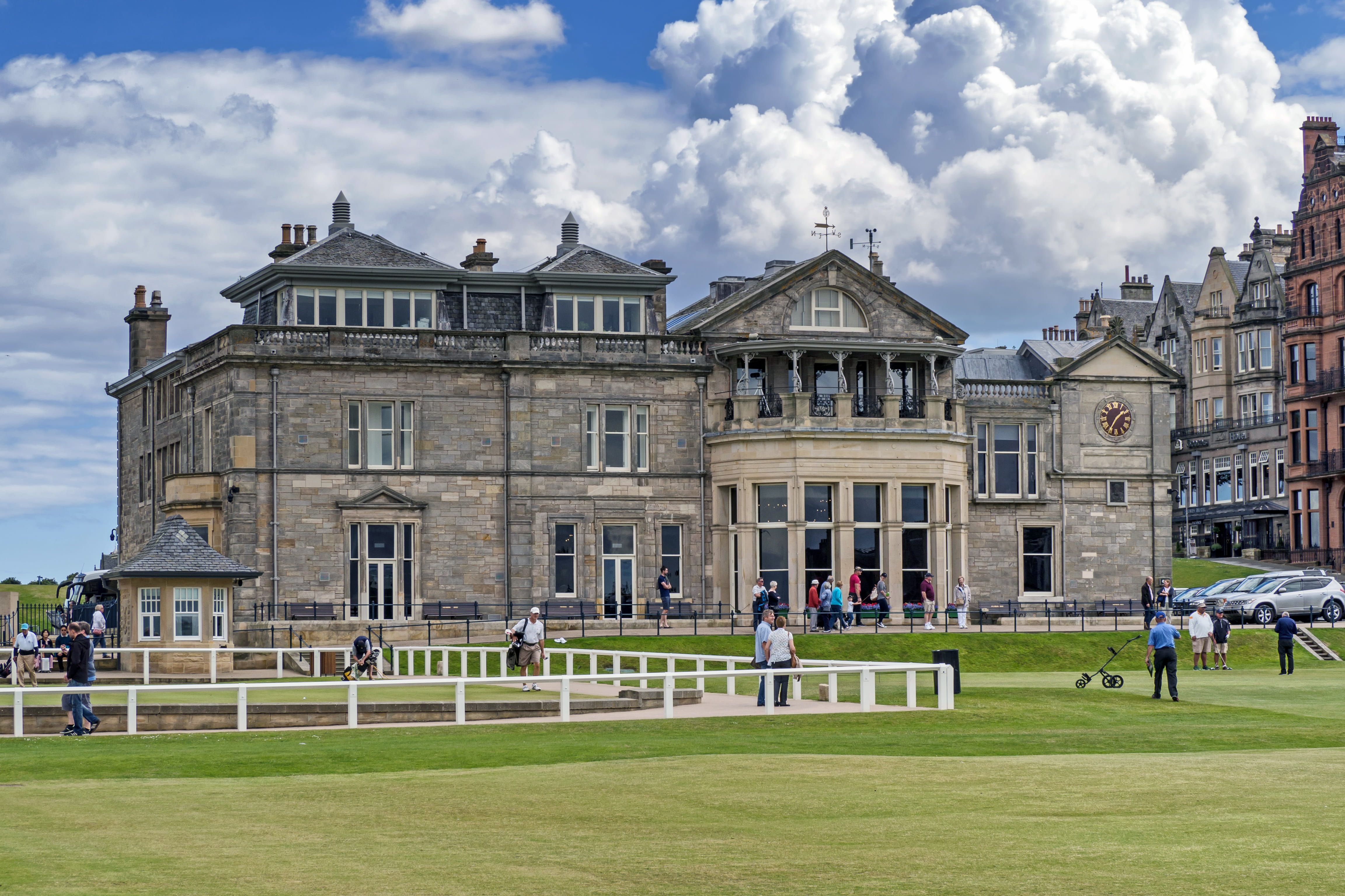 men, building exterior, old course, grass, real people, cloud - sky, city, sky, group of people, architecture, 4K, green color, day, travel destinations, HD Wallpaper