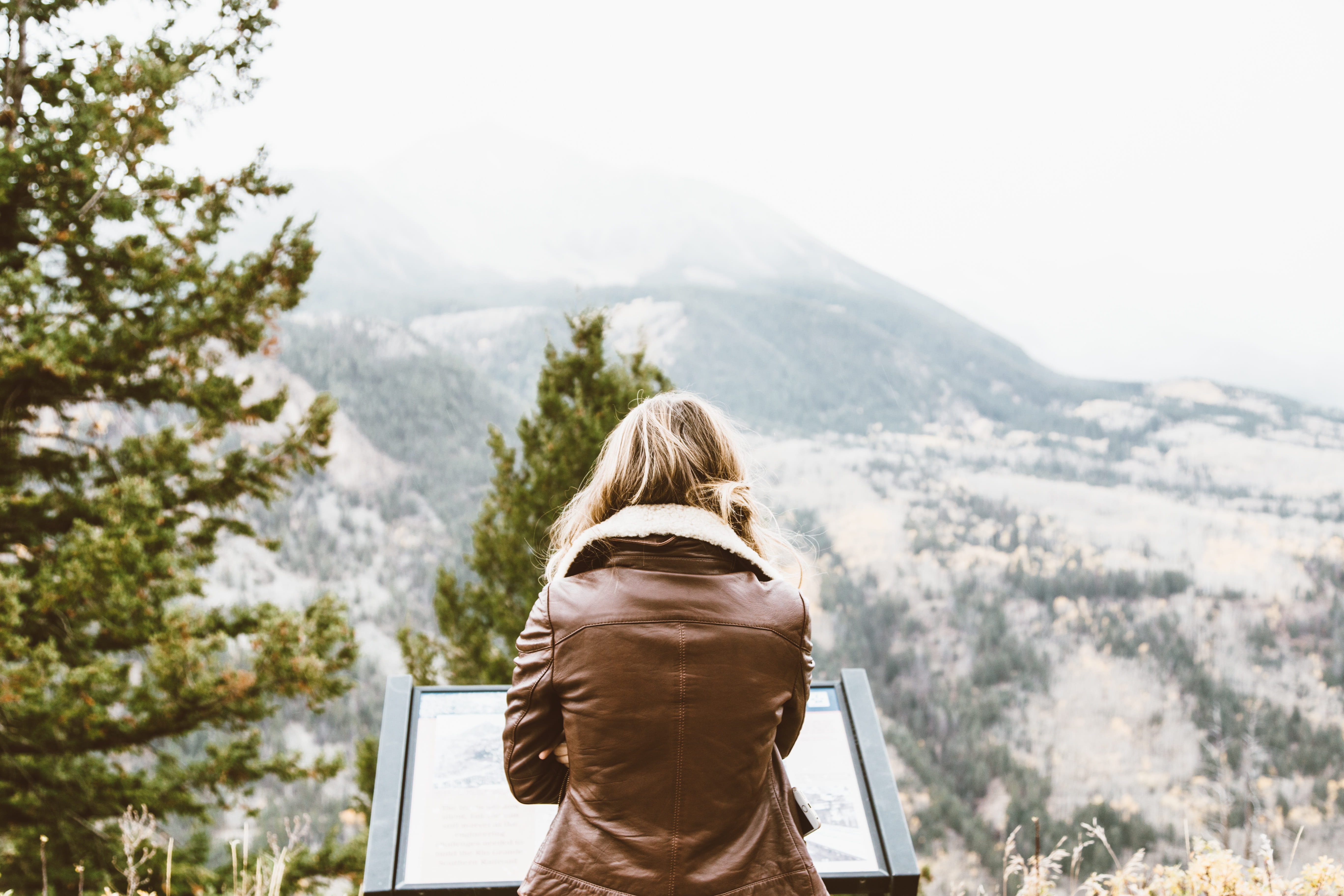 image Type, person, peak, back, women, blond hair, woman, hairstyle, looking at view, physical Position, hair, lifestyles, mid Adult Women, holiday, outdoors, HD Wallpaper