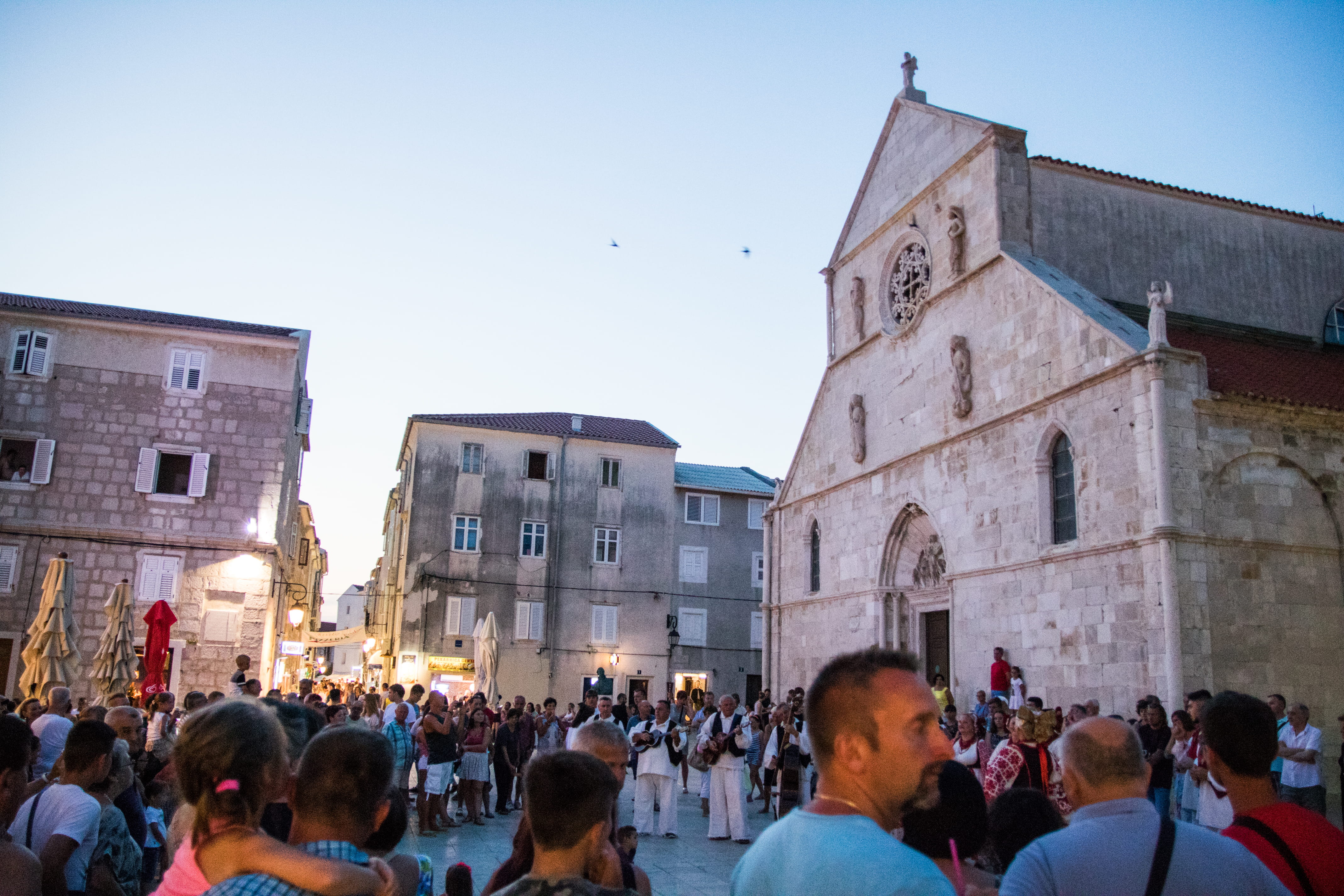 summer, outdoors, architecture, tourism, crowd, centre, building exterior, dalmatia, street, nature, adult, city, tradition, stone, 4K, men, built structure, HD Wallpaper