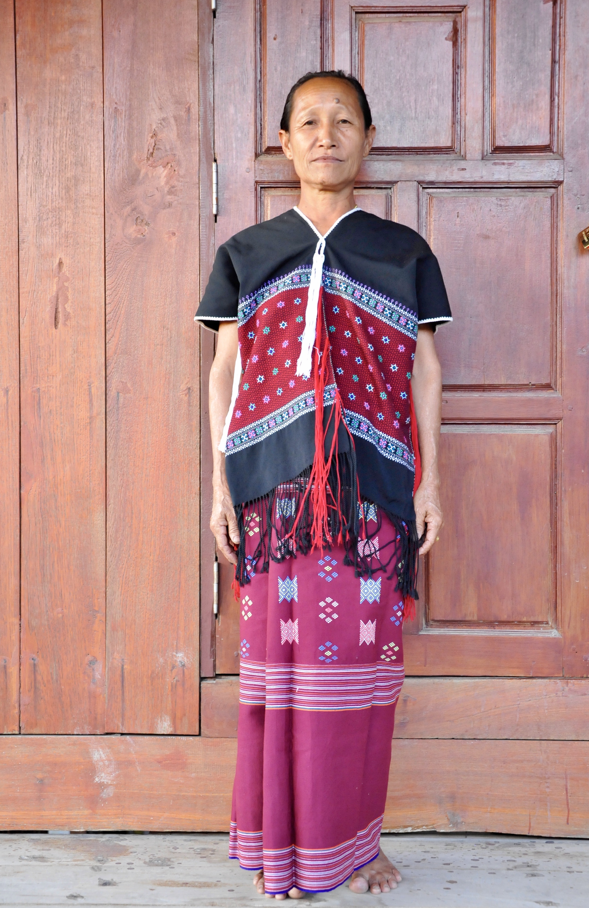 burma, 2K, wall - building feature, garment, one person, looking at camera, endangered population, wood - material, door, ethnic group, front view, beauty, Phone HD Wallpaper
