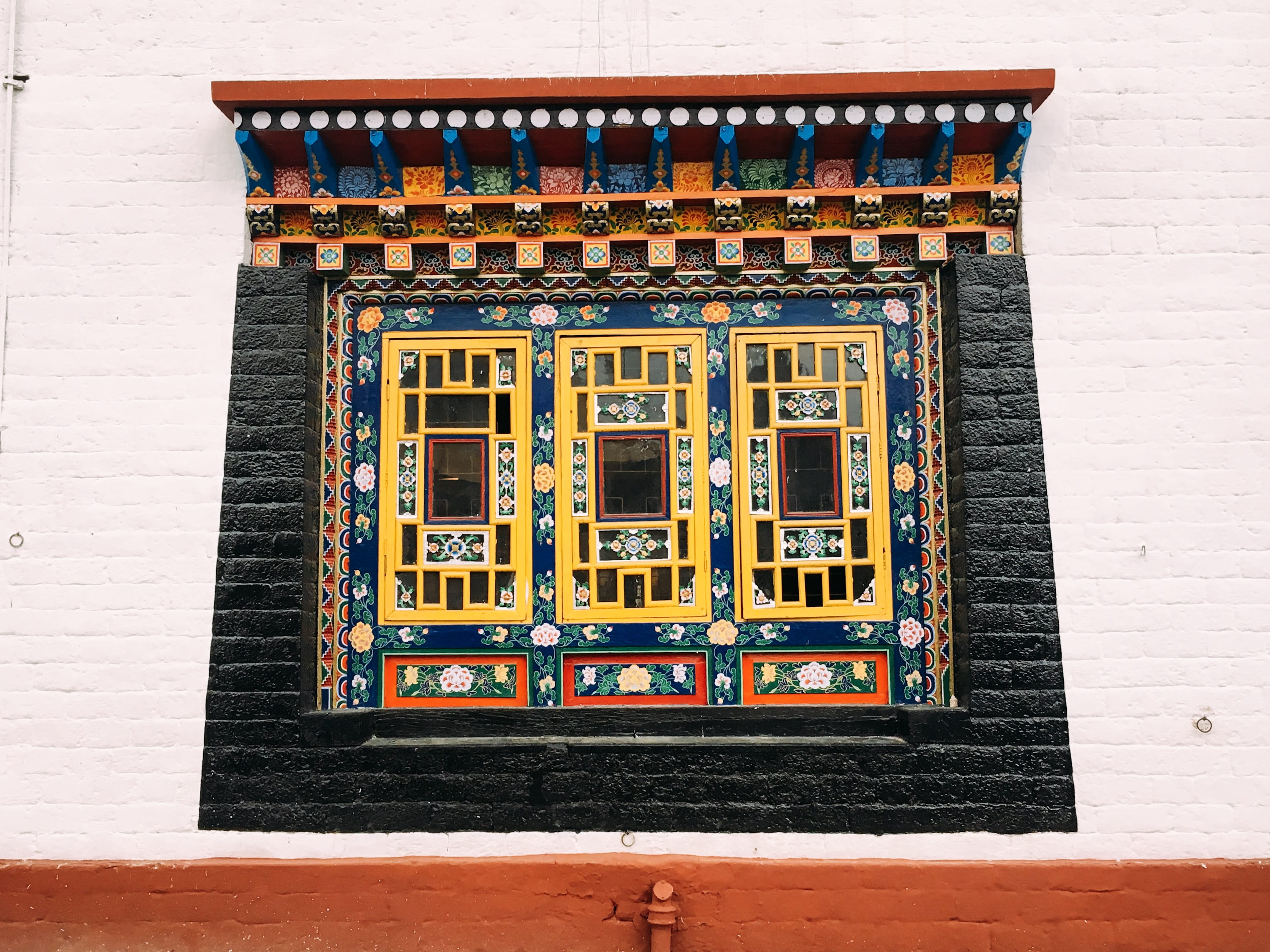 sikkim, buddhism, roof, building exterior, apparel, design, pattern, building, ornate, architecture, pac man, india, gangtok, low angle view, quilt, window, HD Wallpaper