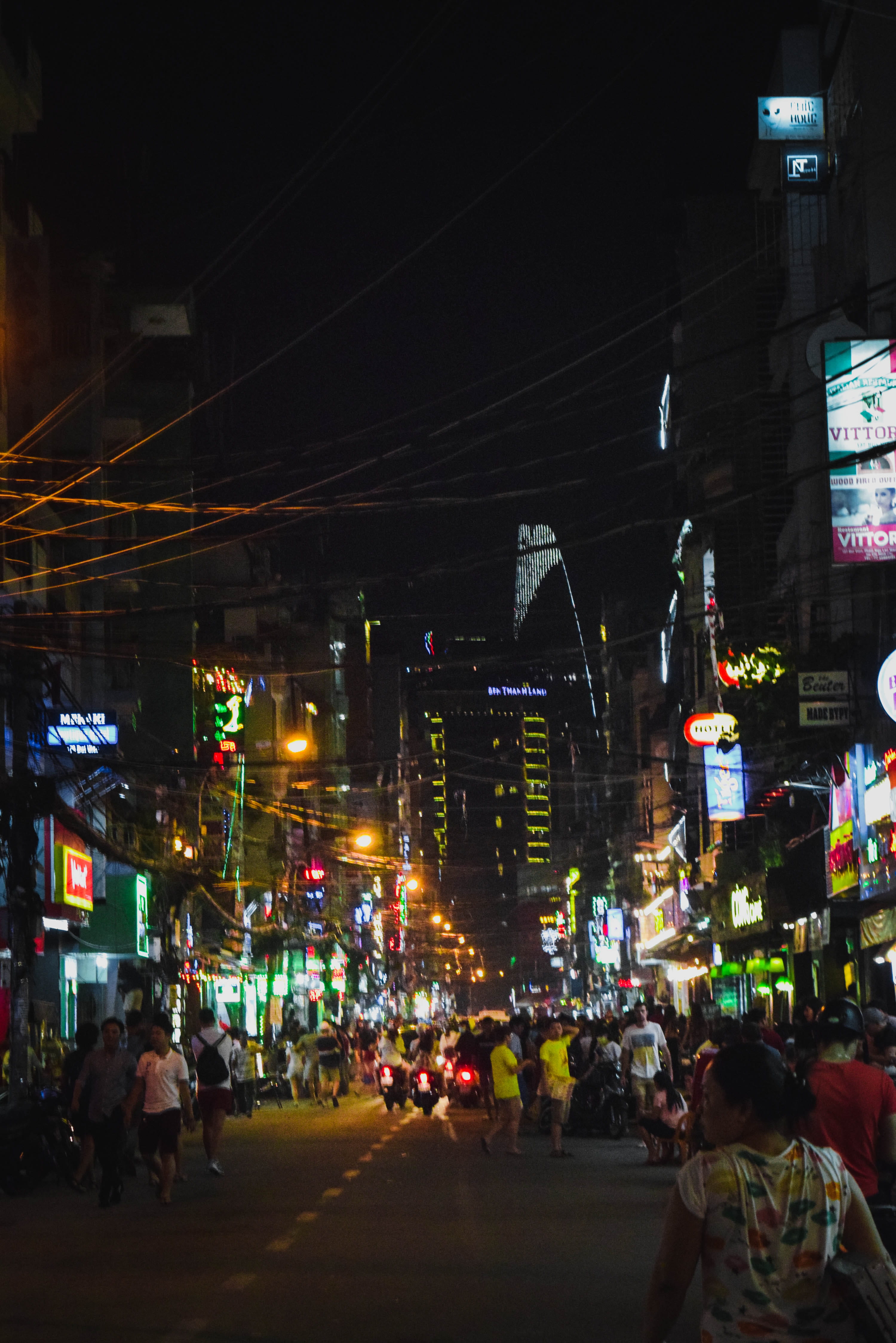 crowd, building exterior, 4K, built structure, city life, street, vietnam, adult, saigon, city, real people, transportation, men, large group of people, Phone HD Wallpaper