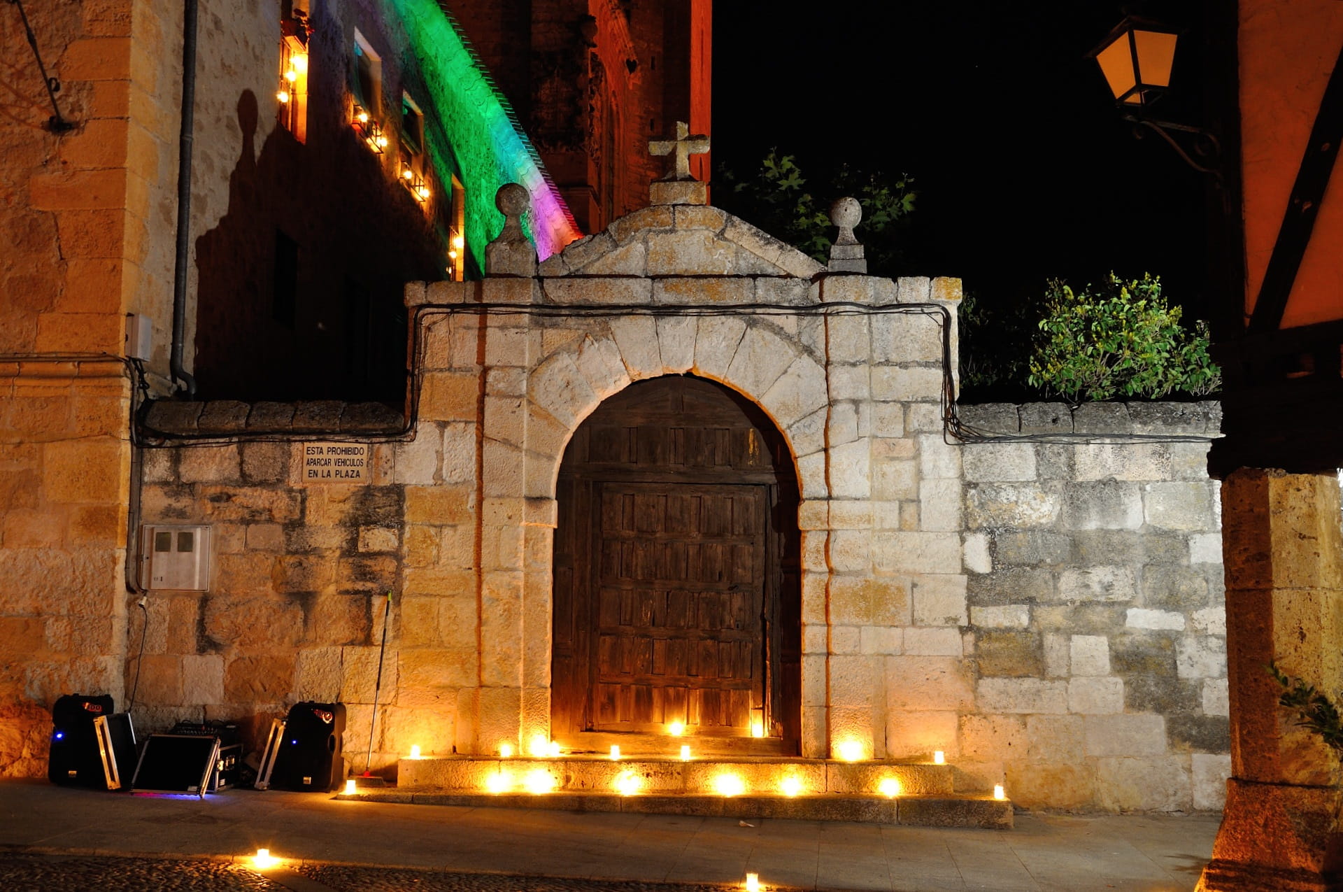 no people, built structure, arched, outdoors, Peñaranda, Night, church, belief, religion, travel, tourism, building exterior, Candles, cultures, arch, street, HD Wallpaper