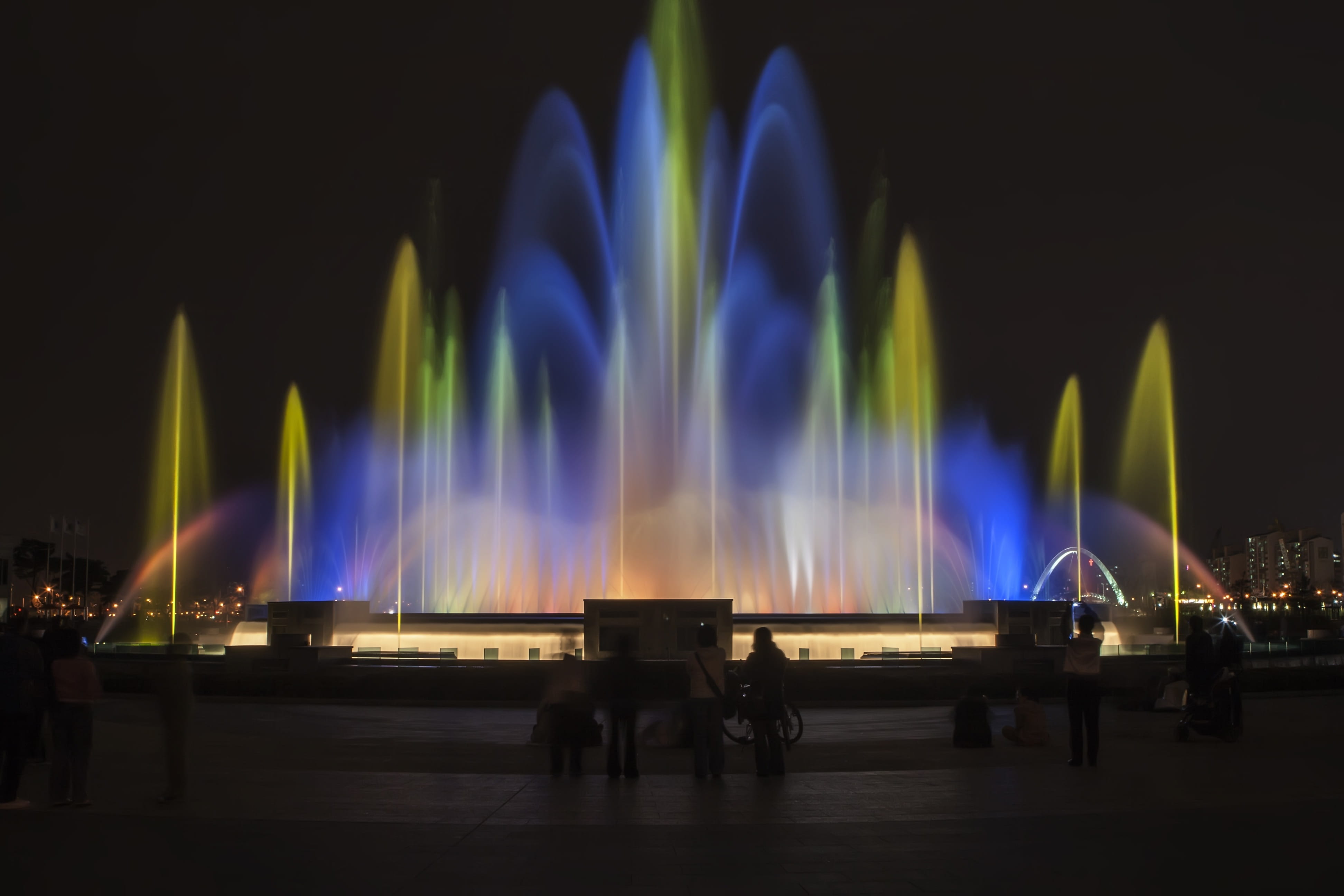 group, real people, architecture, nature, motion, no people, 4K, group of people, multi colored, lifestyles, spraying, arts culture and entertainment, HD Wallpaper