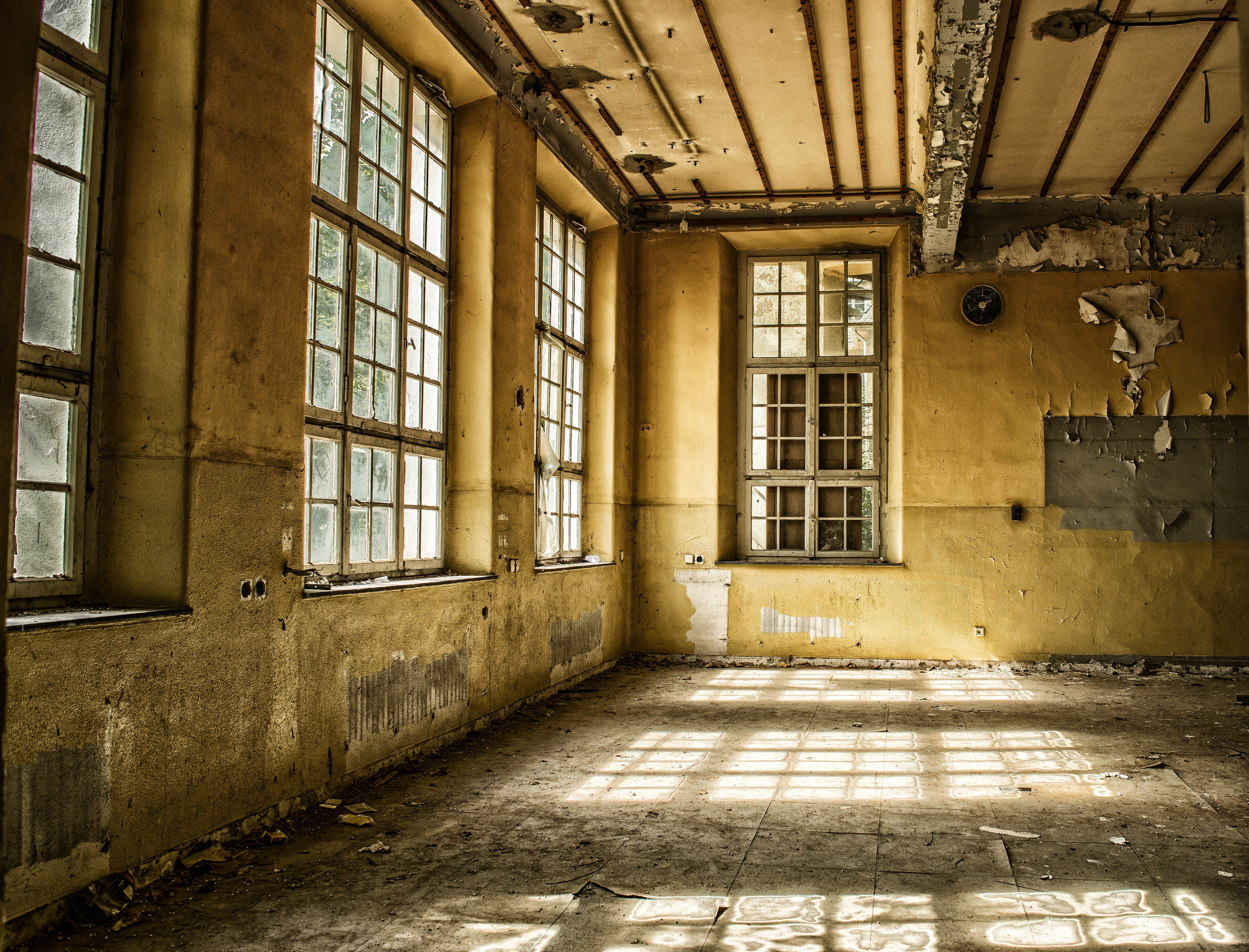 glass - material, day, indoors, damaged, pforphoto, empty, ceiling, sun, dirty, absence, lost places, room, light, old-fashioned, bad condition, hall, space, HD Wallpaper