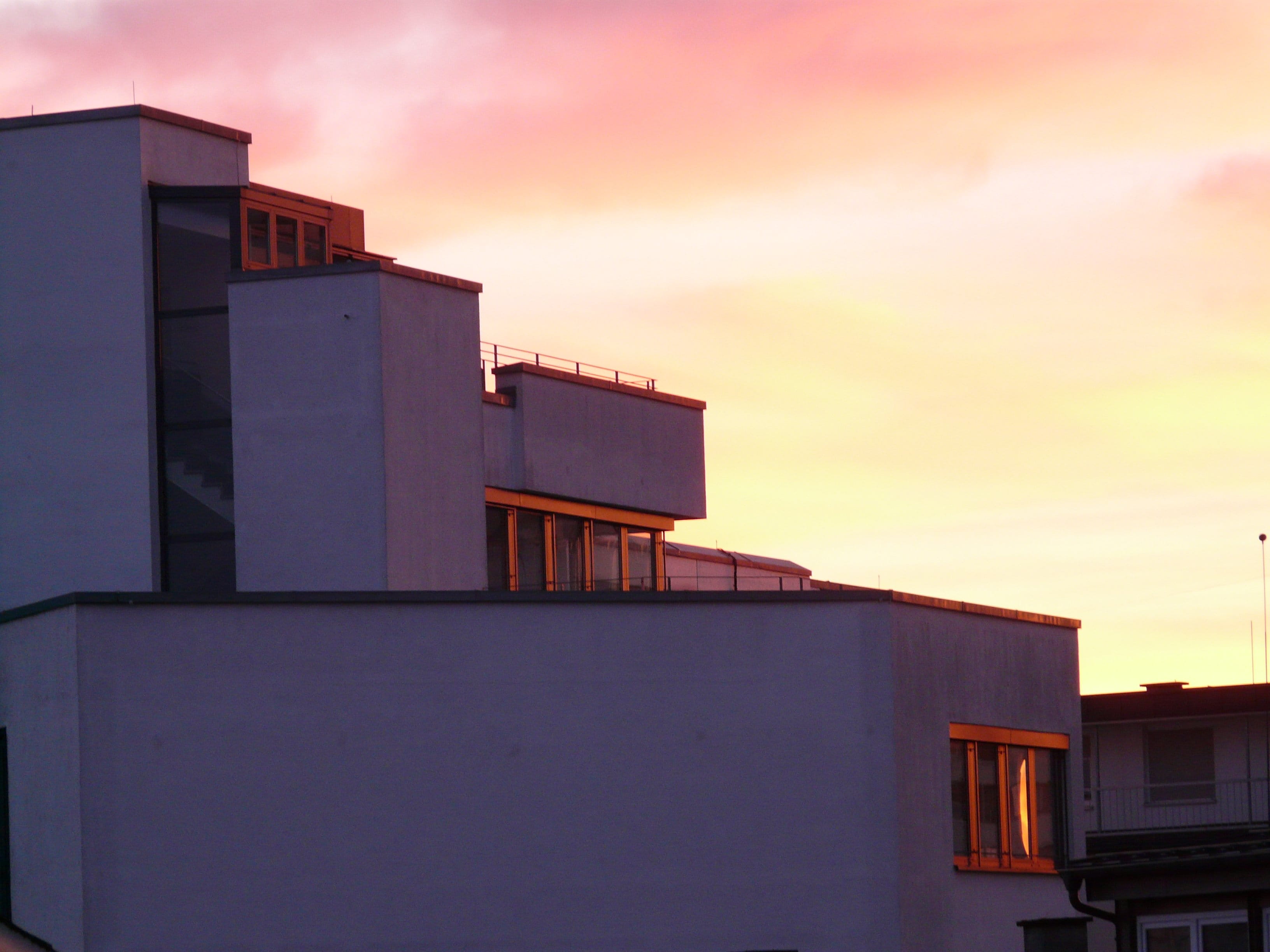 house, home, outdoors, burning sky, day, burn, city, building, residence, orange color, living room, roof, low angle view, window, blue, cloud - sky, Sun, HD Wallpaper