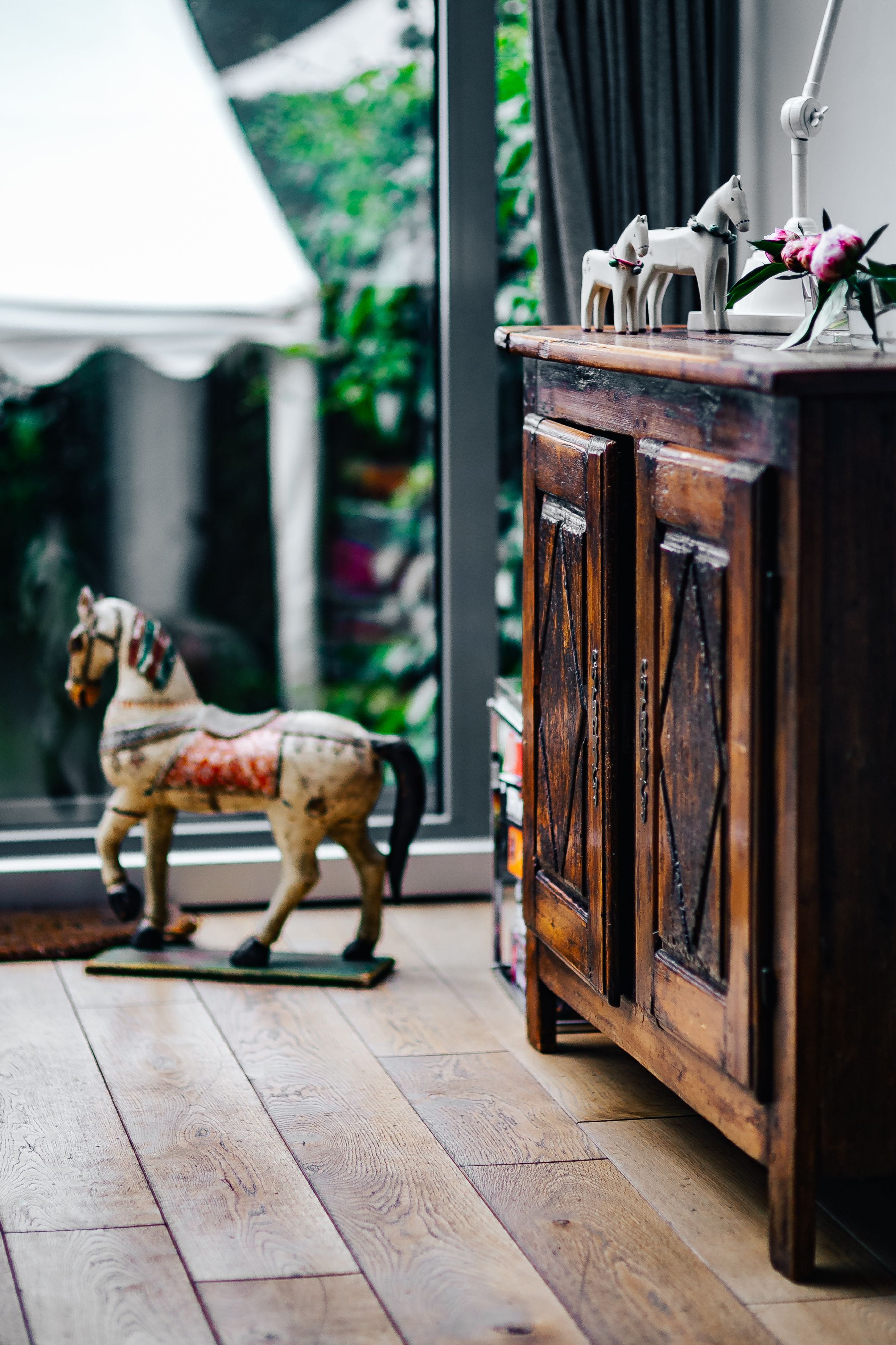 representation, animal themes, animal, domestic, animal representation, home, seat, inspired, dutch, scandi, interior, day, pets, canine, one animal, details, Phone HD Wallpaper