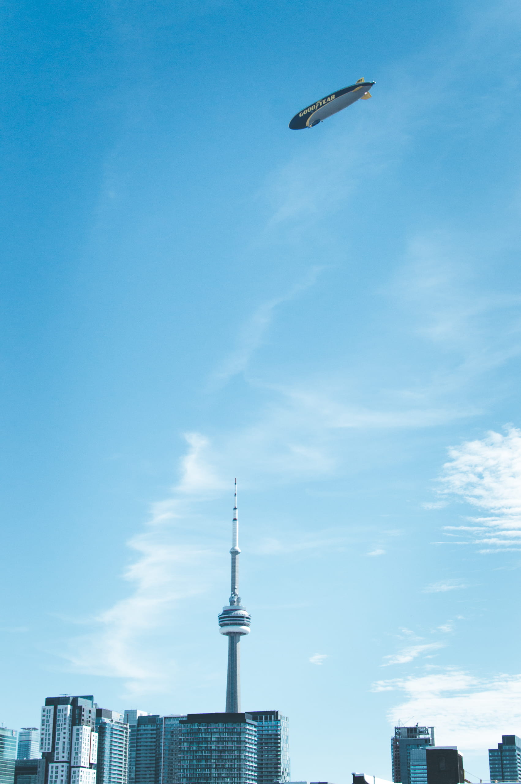 office building exterior, cn, 2K, outdoors, cn tower, white, sky, clouds, daytime, canada, space, toronto, built structure, day, tower, city, blue sky, Phone HD Wallpaper