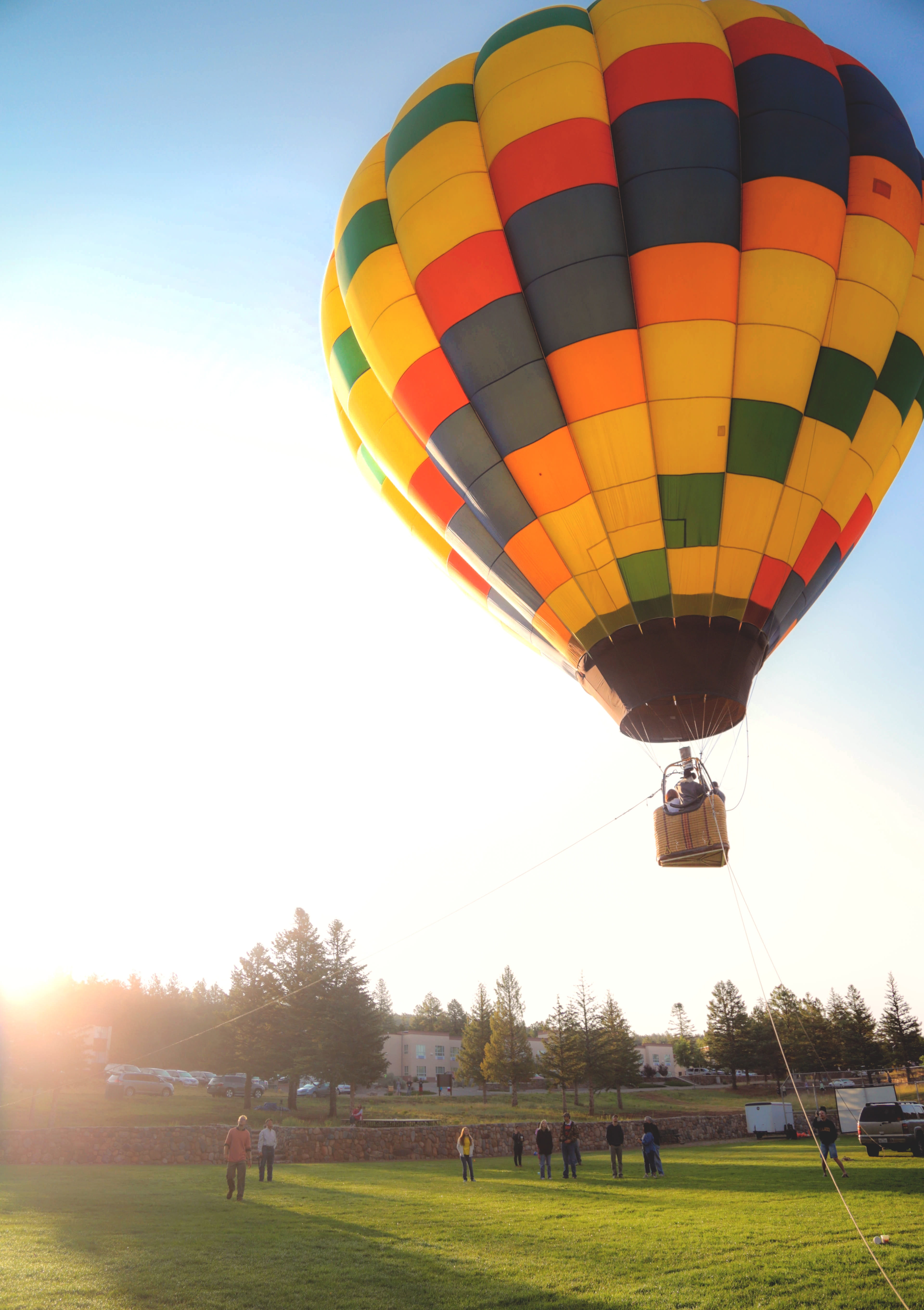 group, balloon, blimp, leisure Activity, outdoors, daytime, hot Air Balloon, fun, ballooning festival, plant, green grass, basket, men, summer, real people, Phone HD Wallpaper