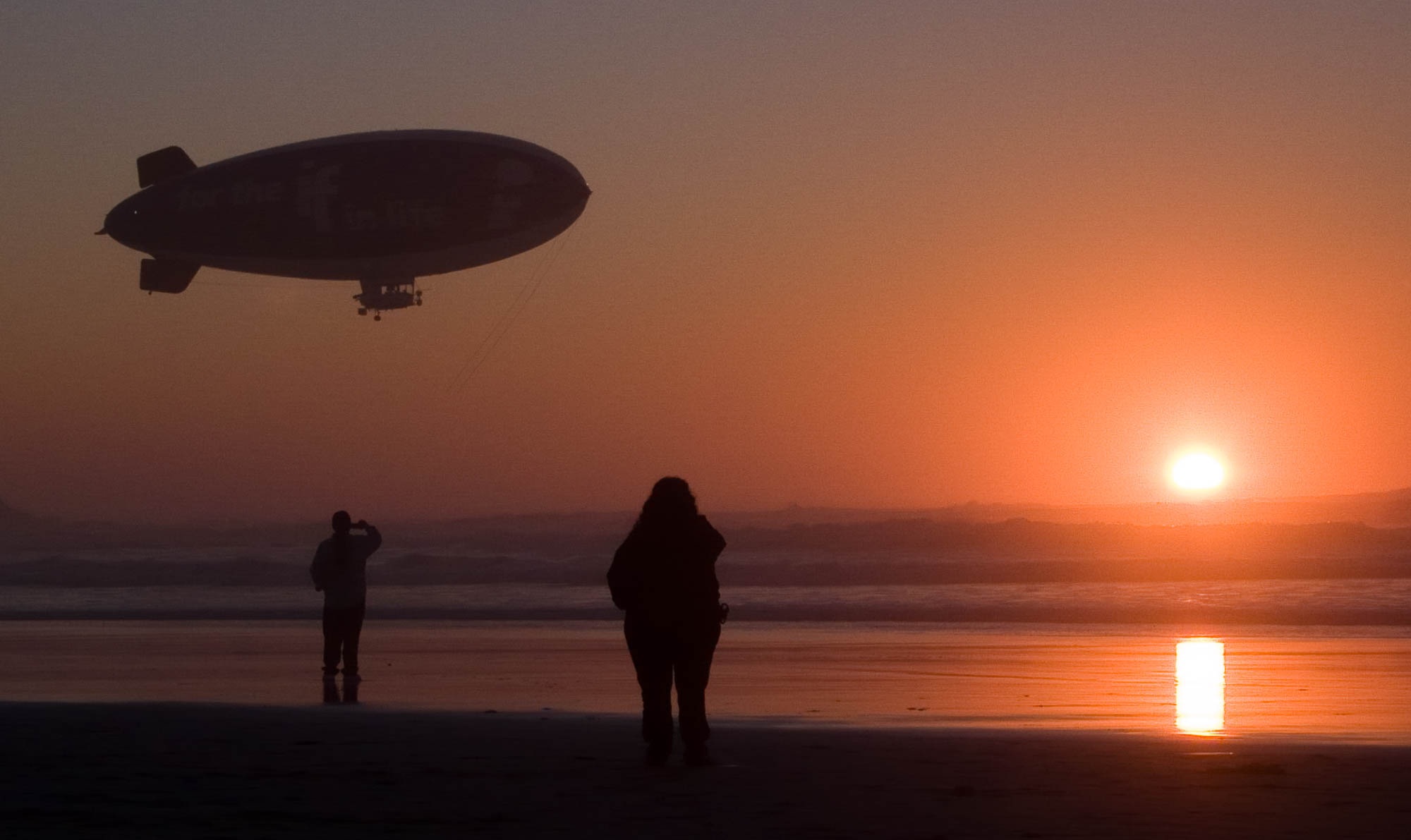 sunset, beauty in nature, sea, lifestyles, 1080P, sky, sun, leisure activity, horizon over water, blimp, people, evening, silhouette, water, nature, beach, HD Wallpaper