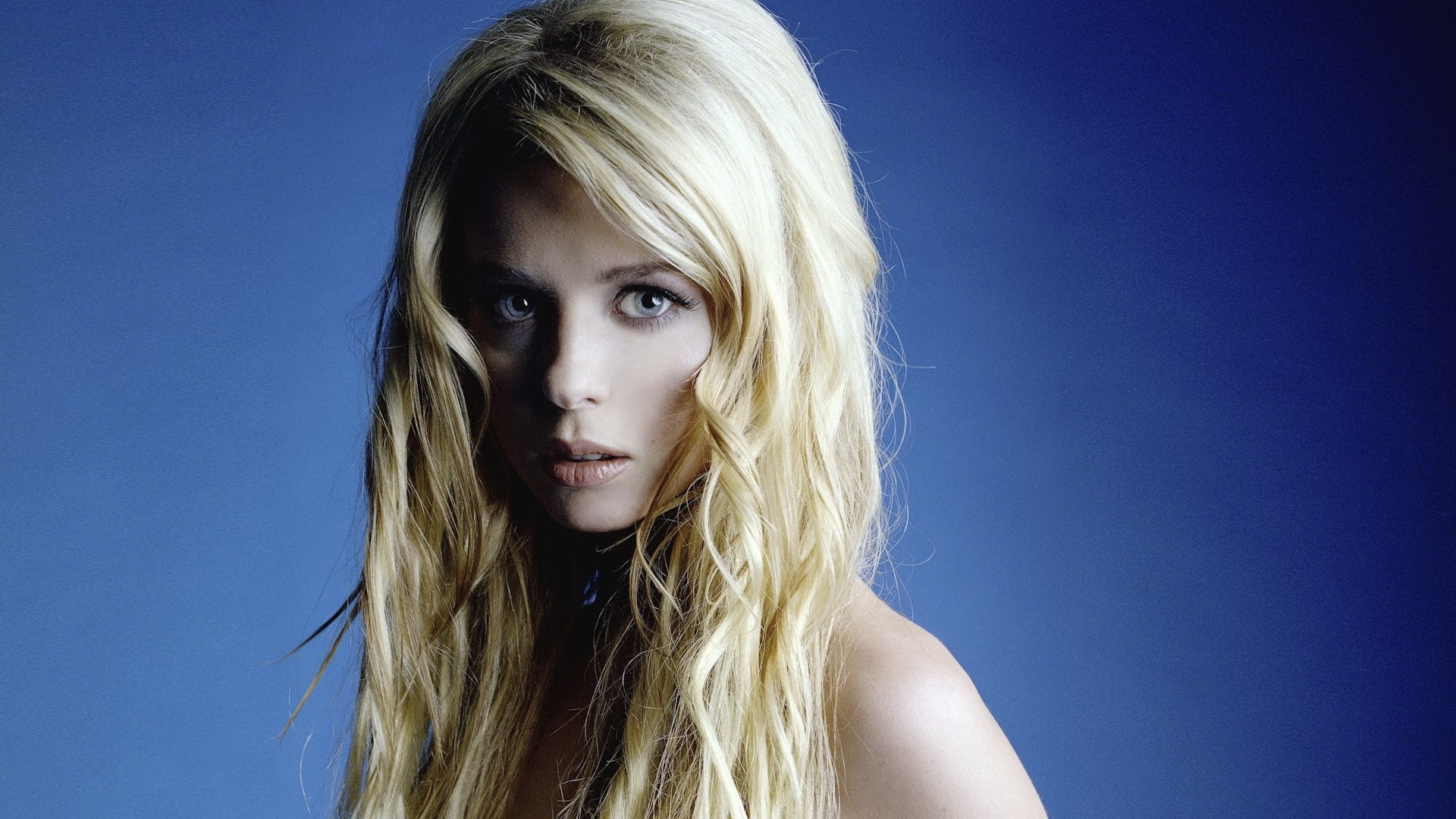 Tara Reid, blue background, face, 1080P, blonde, women, HD Wallpaper