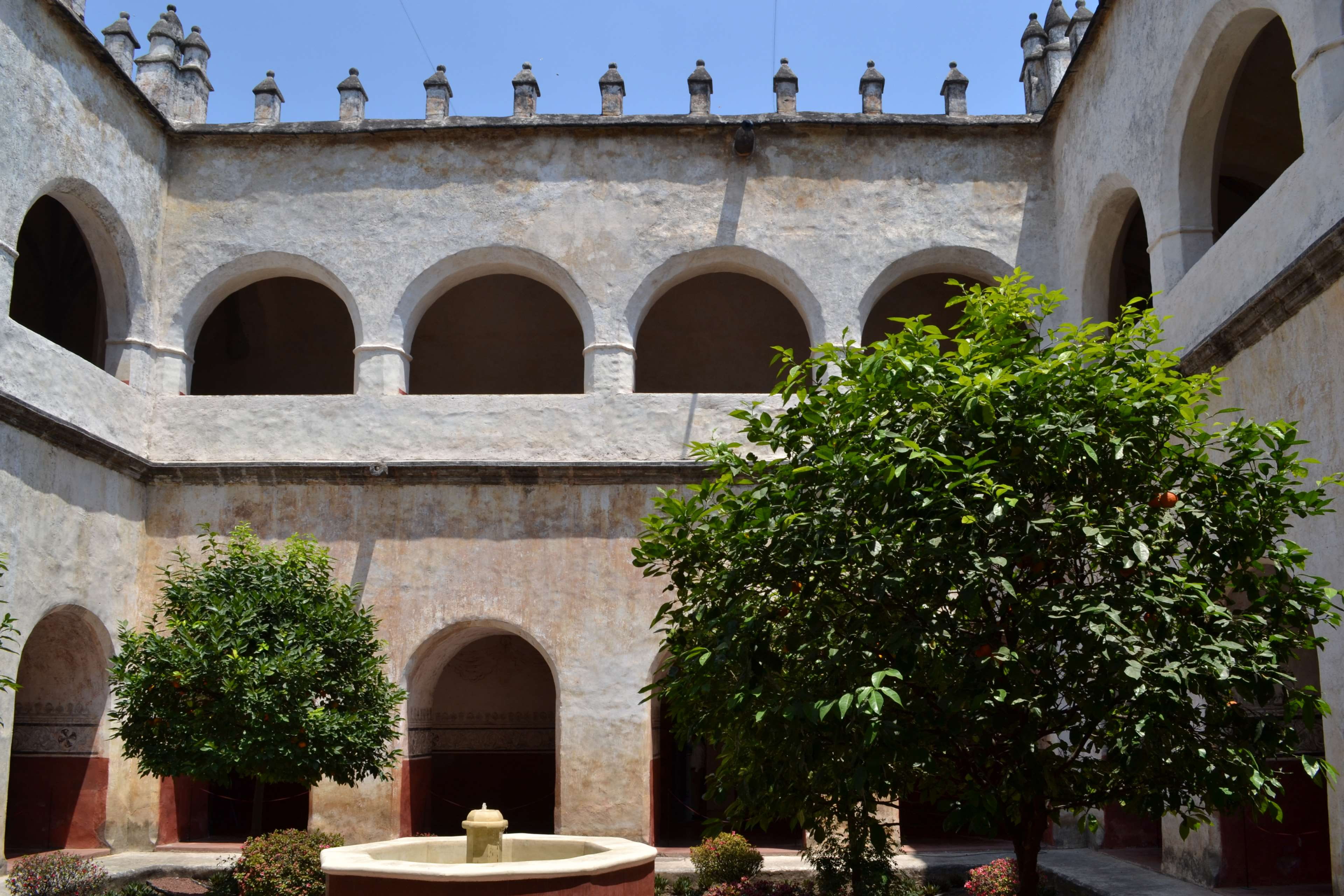 building exterior, nature, old, arched, building, courtyard, day, architectural column, history, place of worship, hacienda, arch, landmark, plant, no people, HD Wallpaper