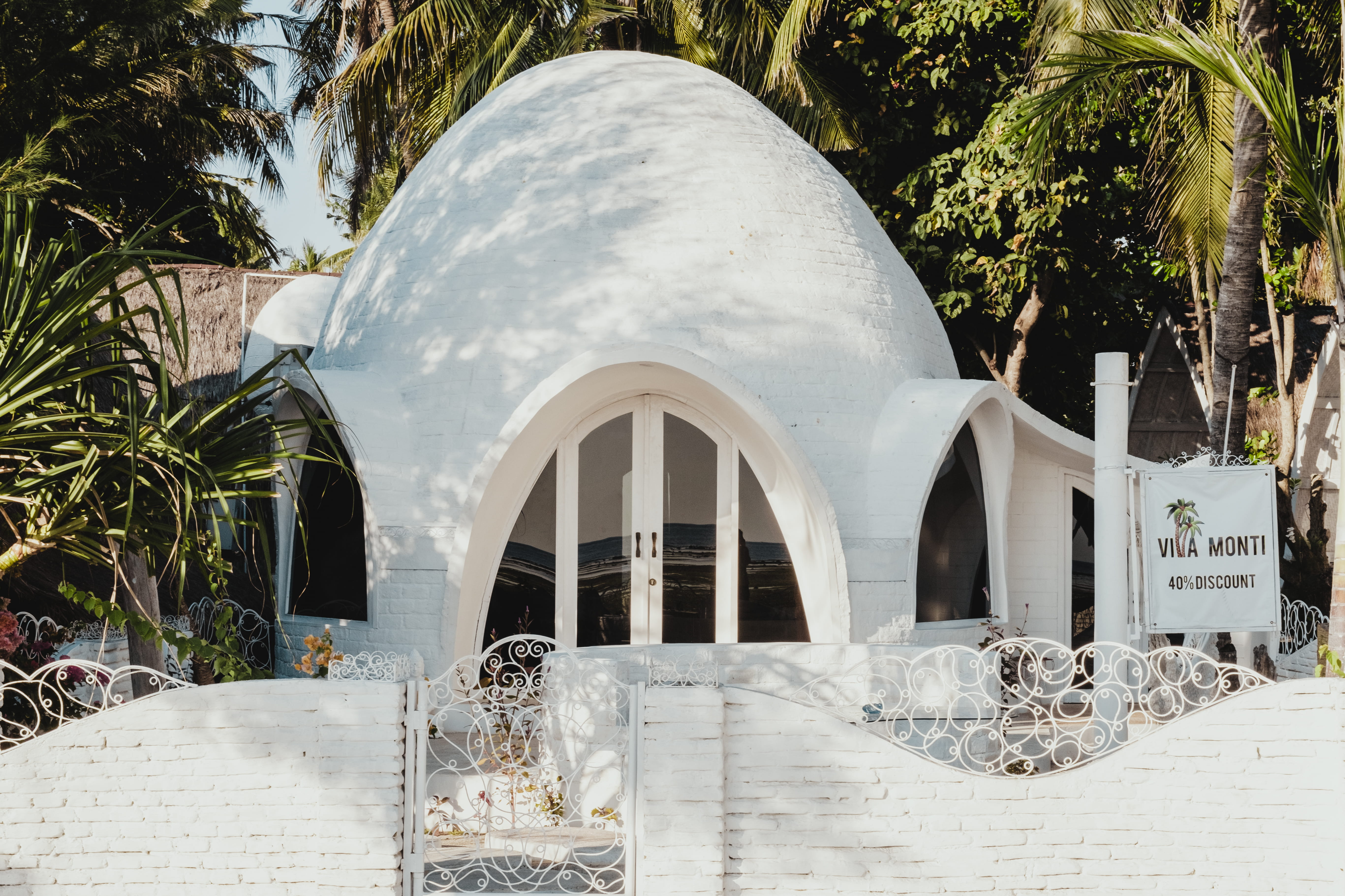 5K, flora, house, seat, hut, gili air, arched, arecaceae, housing, built structure, home, belief, villa, nature, outdoors, white, no people, dome, white color, HD Wallpaper
