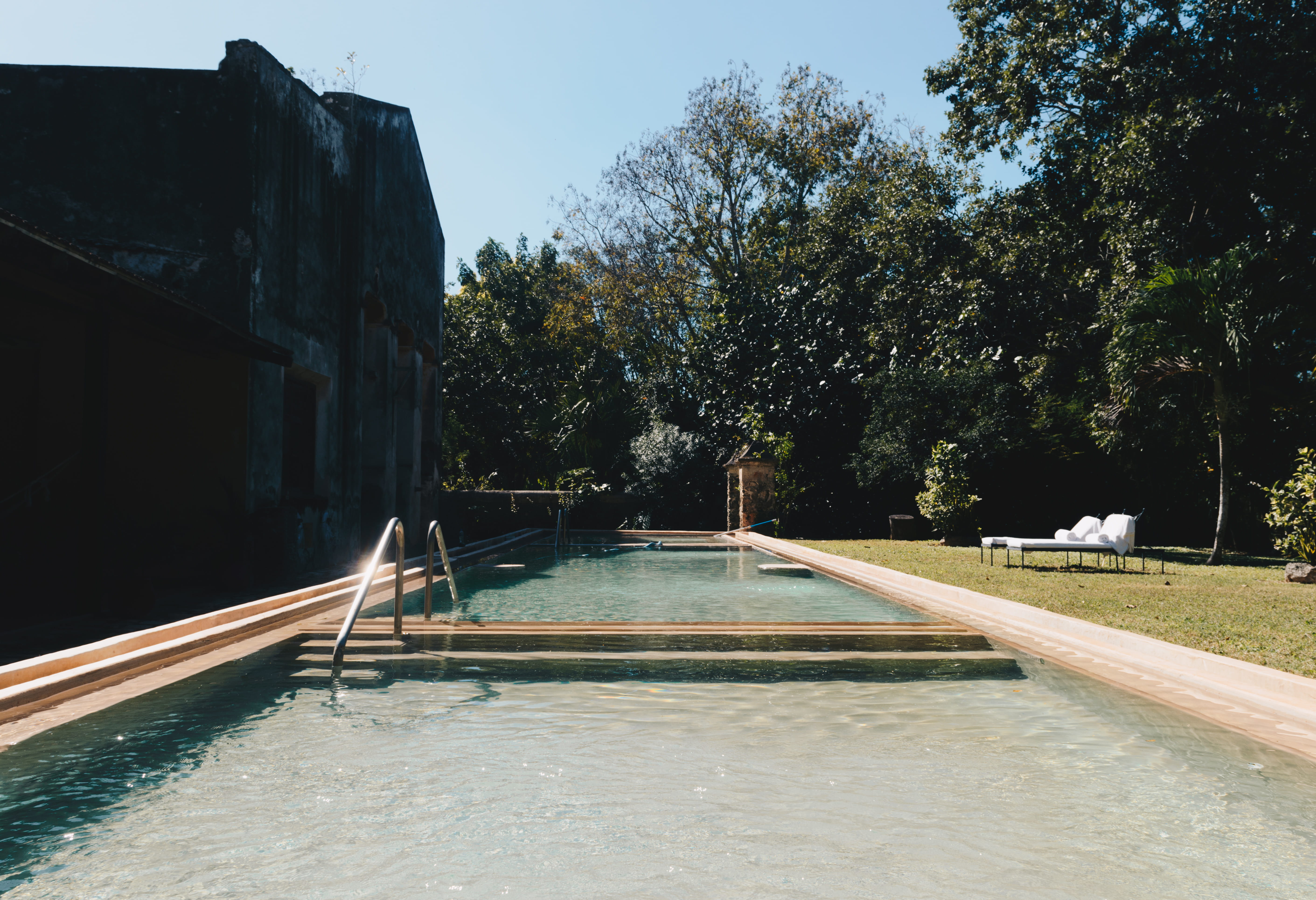 house, pool, hacienda santa rosa, built structure, maxcanú, outdoors, hotel, architecture, tropical, sky, resort, méxico, leisure, canal, mexico, no people, HD Wallpaper