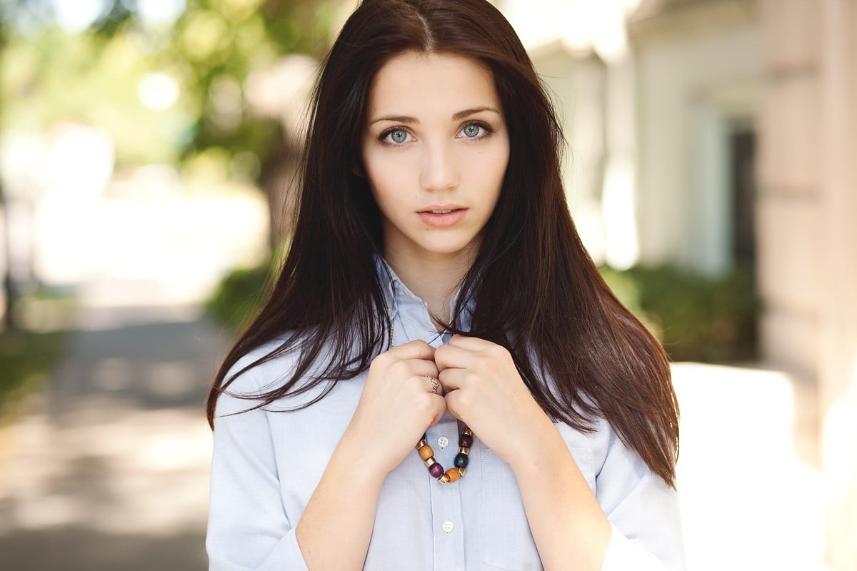 blue eyes, beautiful woman, looking at viewer, focus on foreground, hair, shirt, s, contemplation, teenager, lifestyles, looking at camera, white, hairstyle, HD Wallpaper