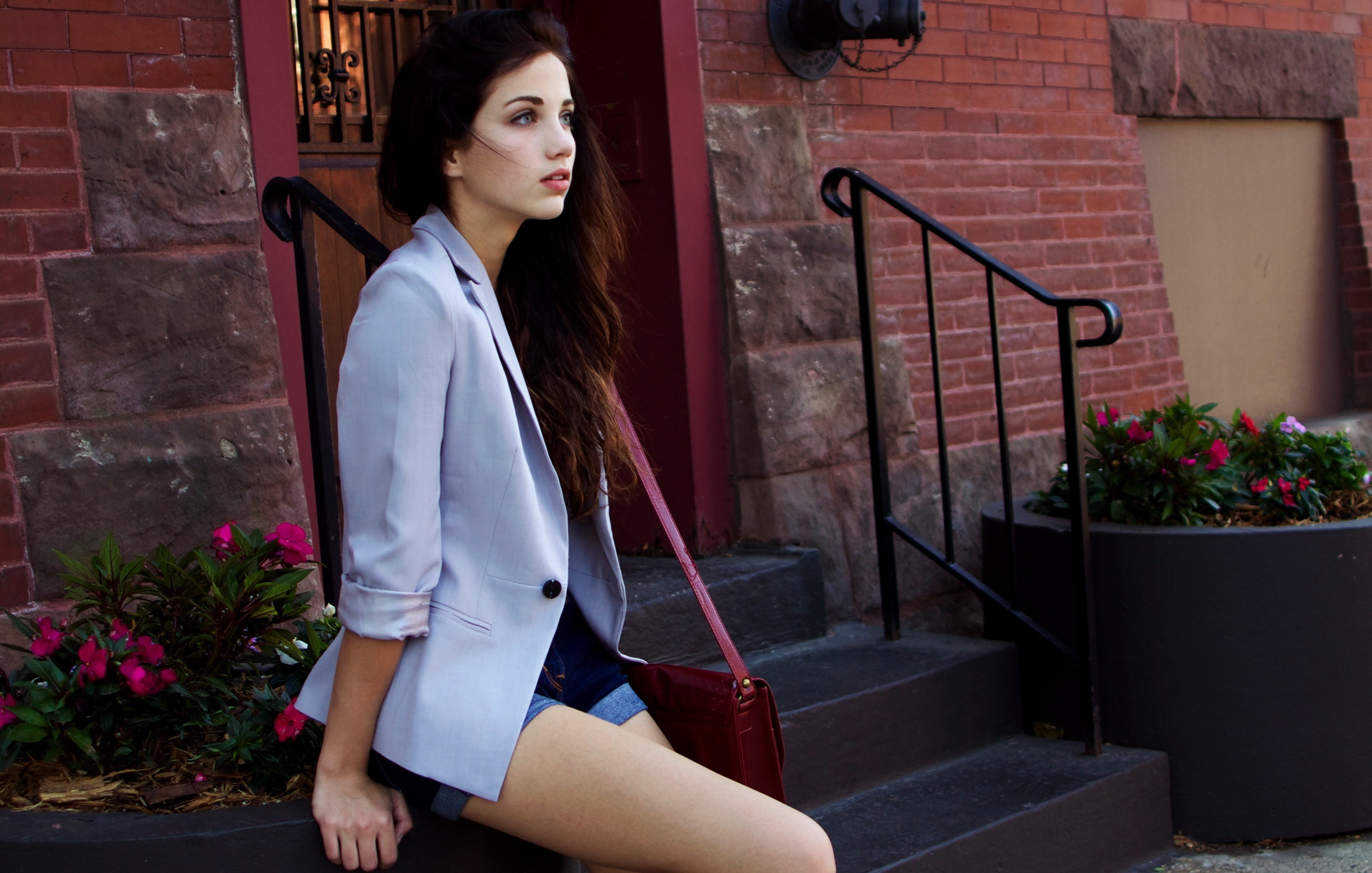 contemplation, 2K, architecture, young adult, hairstyle, fashion, casual clothing, wall, beautiful woman, built structure, brick, young women, three quarter length, HD Wallpaper