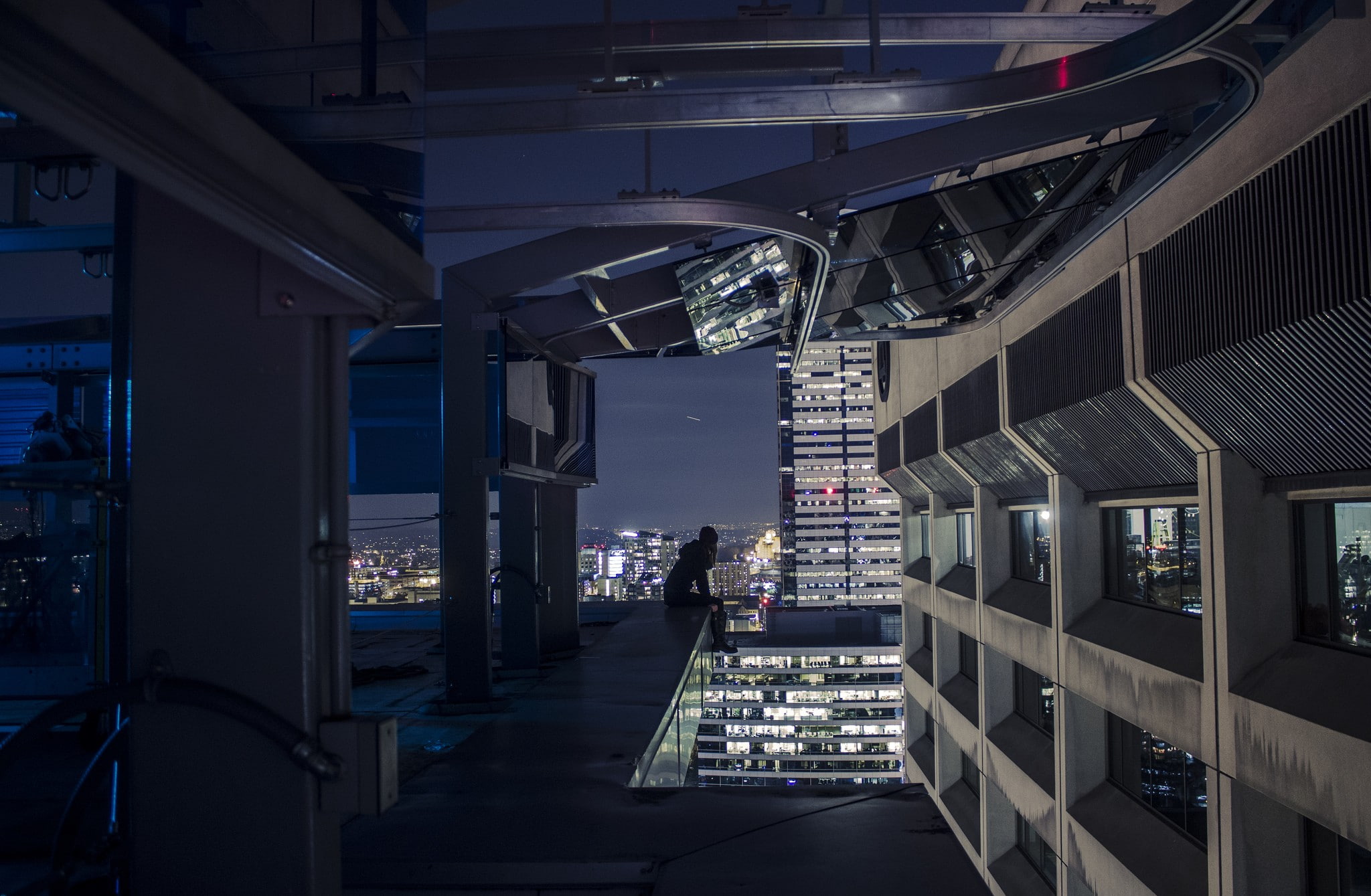 cityscape, sitting, women, rooftopping, city, 1080P, city lights, HD Wallpaper
