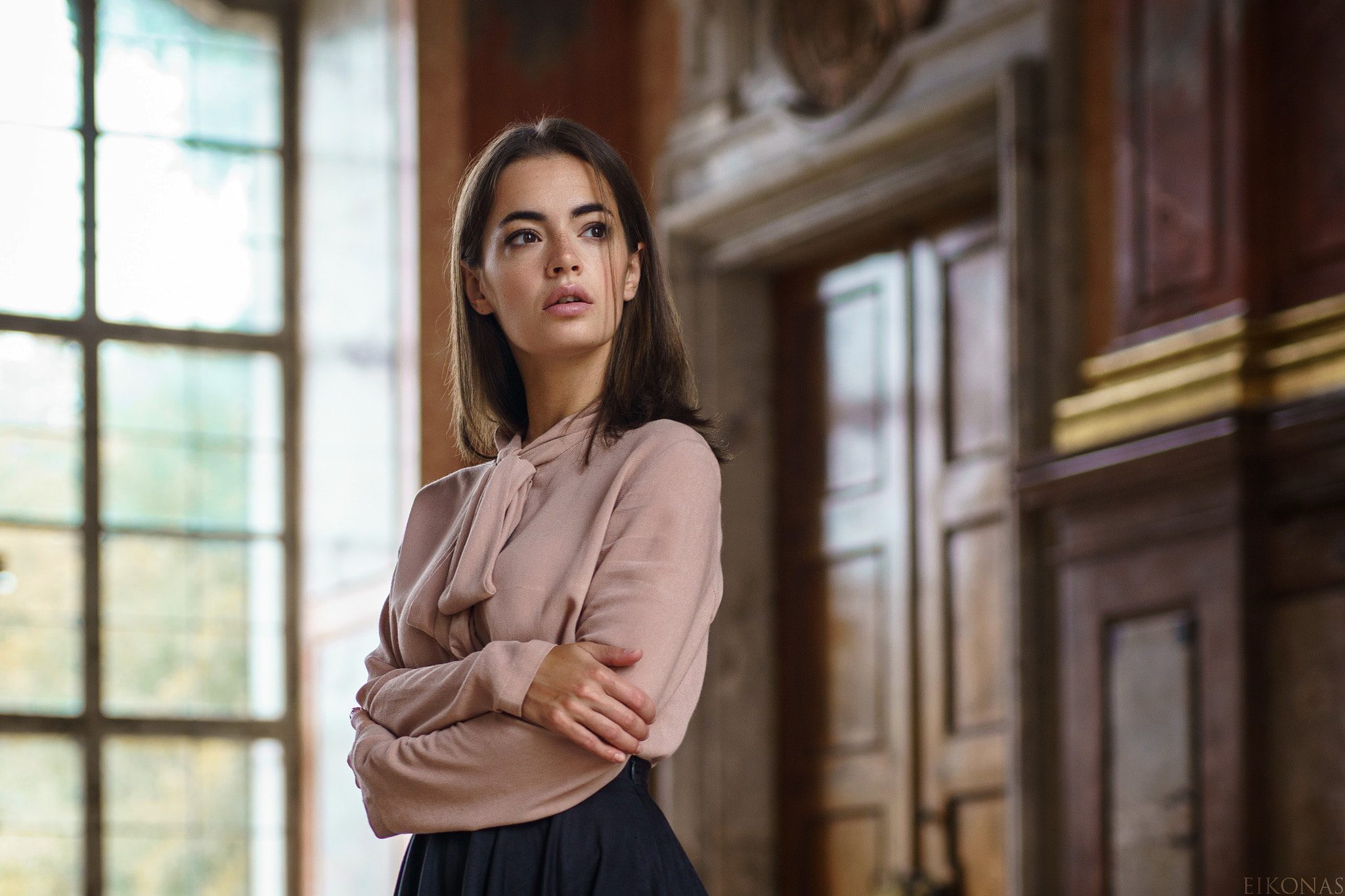 500px, arms crossed, hair, confidence, business person, 1080P, hairstyle, businesswoman, standing, office, one person, indoors, portrait, Lidia Savoderova, HD Wallpaper