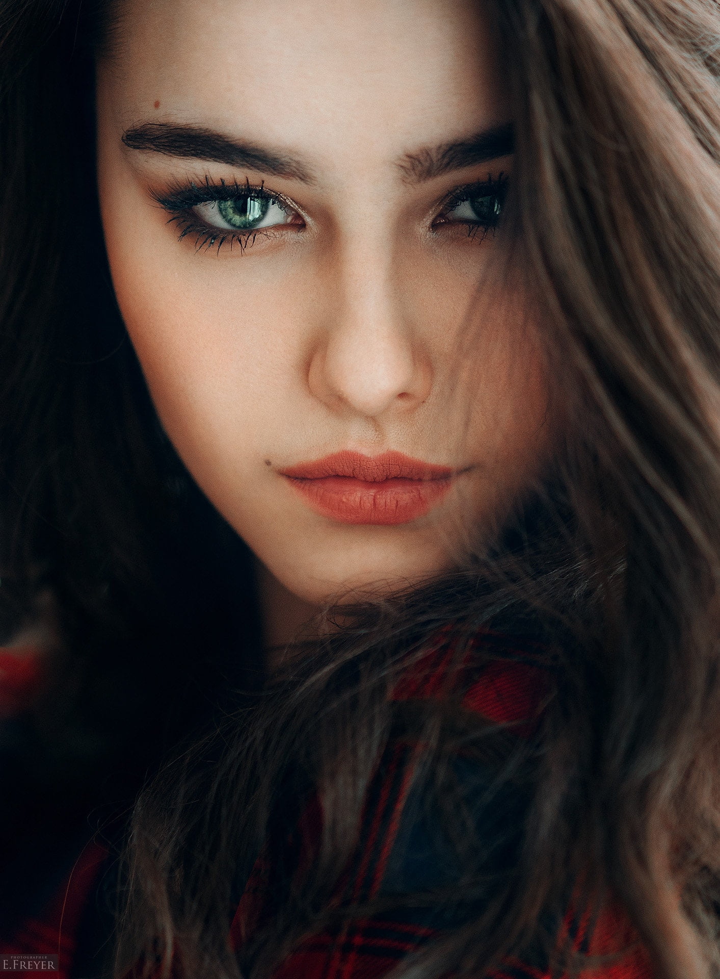 modern, looking at camera, young adult, beautiful woman, eyeshadow, brown hair, adult, 500px, face, make-up, one person, hairstyle, beauty, model, portrait, Phone HD Wallpaper